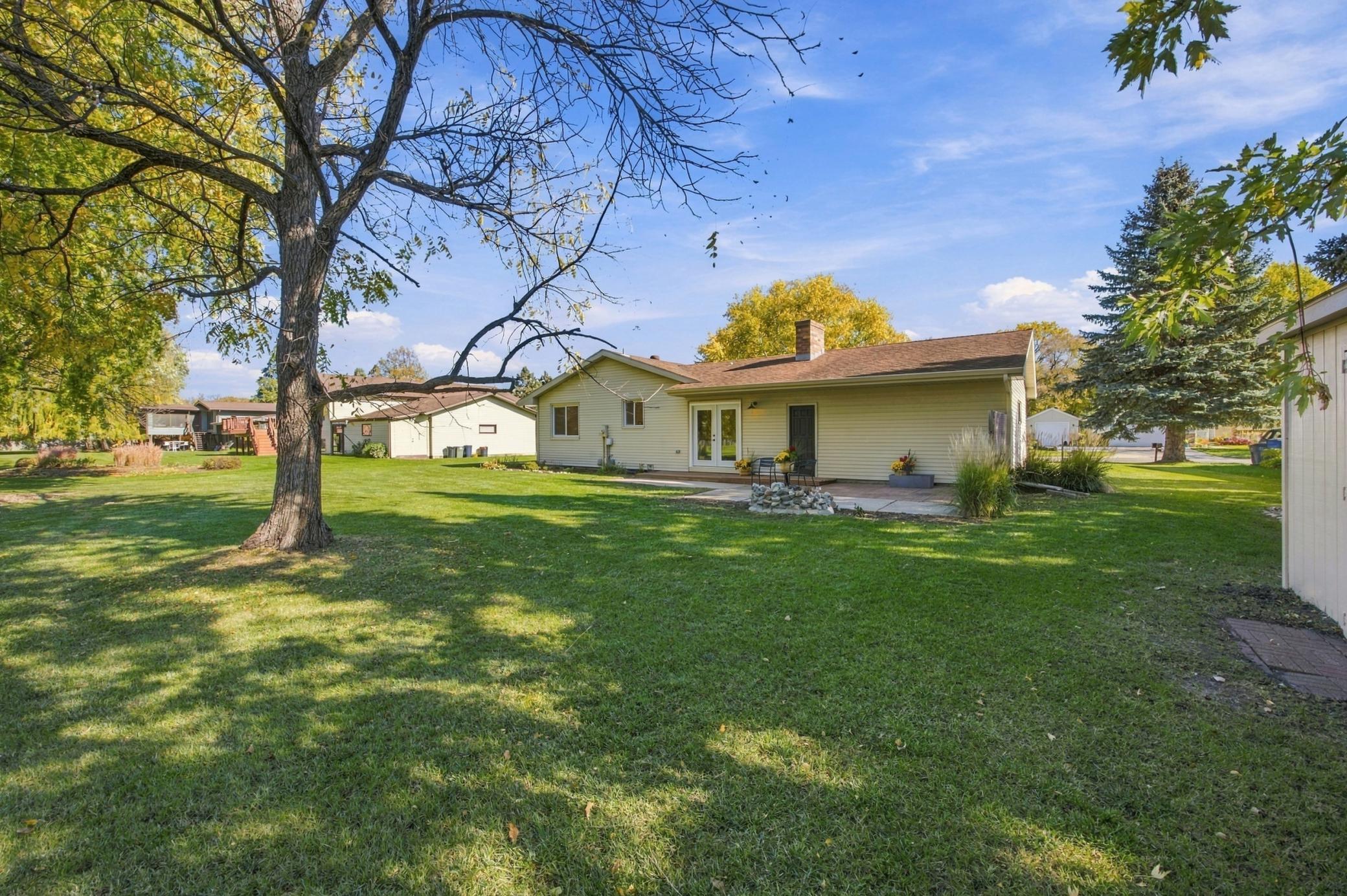 1974 single family home for sale at 2601 Fairway Drive in Moorhead, MN — 4 bed, 3 bath (photo 4 of 40)
