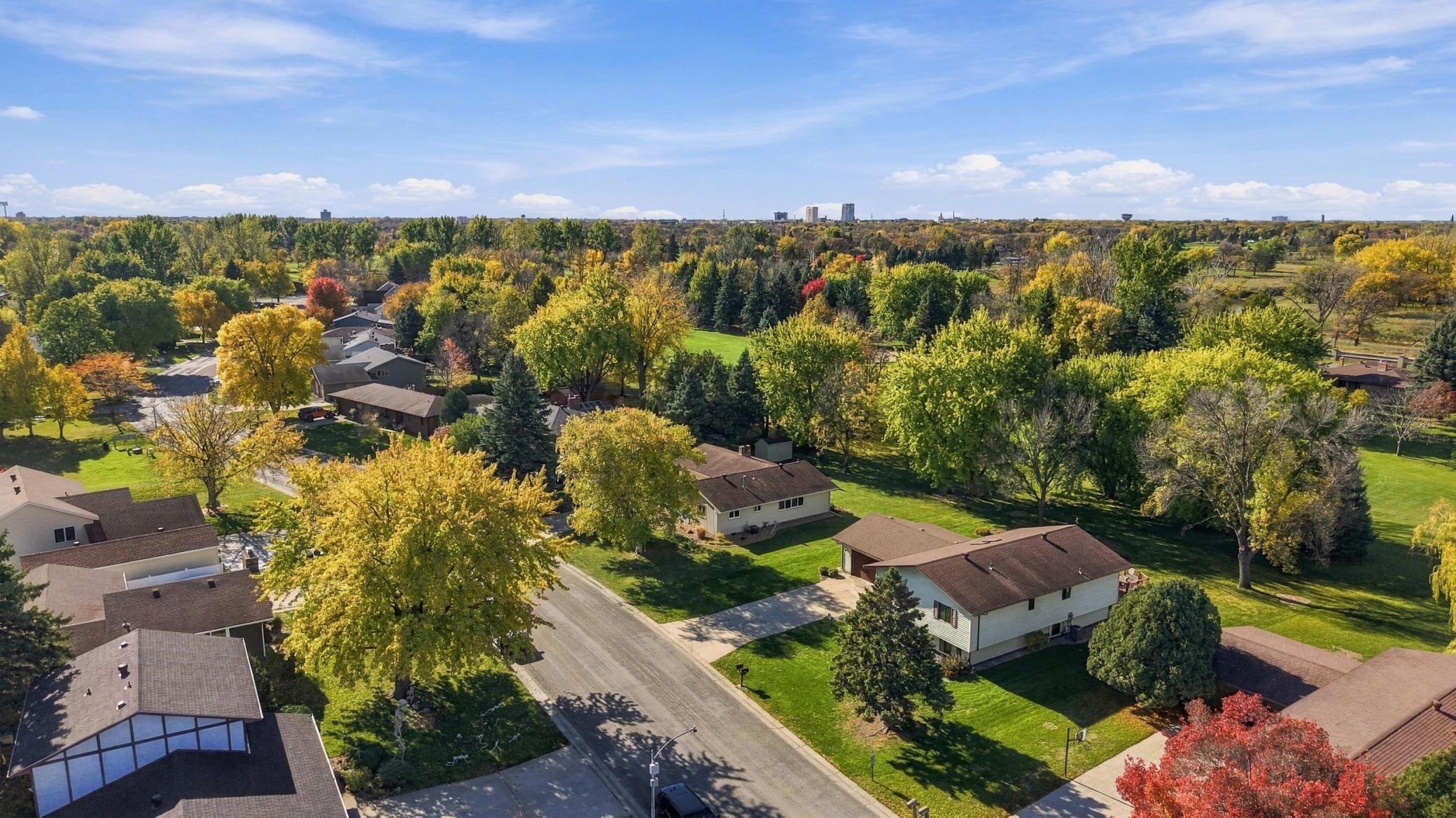 1974 single family home for sale at 2601 Fairway Drive in Moorhead, MN — 4 bed, 3 bath (photo 32 of 40)