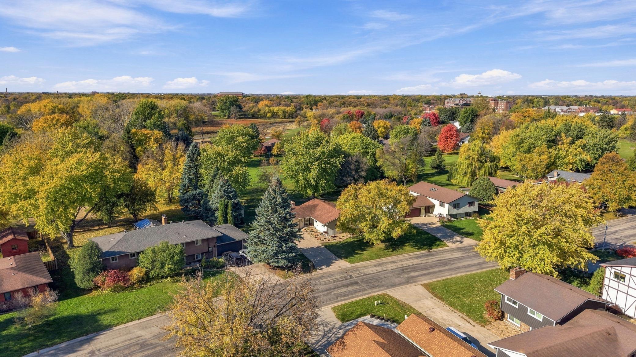 1974 single family home for sale at 2601 Fairway Drive in Moorhead, MN — 4 bed, 3 bath (photo 33 of 40)