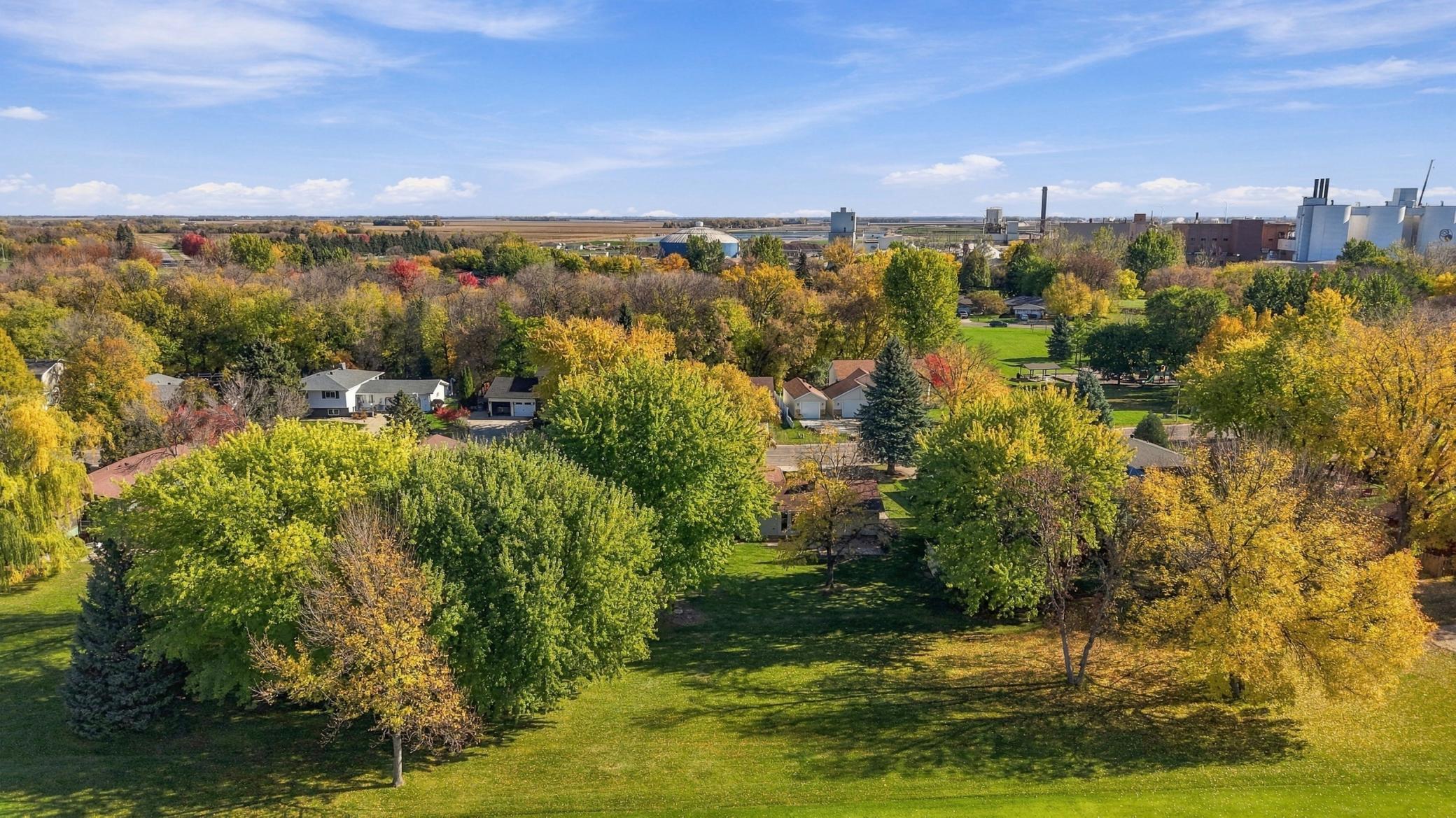 1974 single family home for sale at 2601 Fairway Drive in Moorhead, MN — 4 bed, 3 bath (photo 34 of 40)