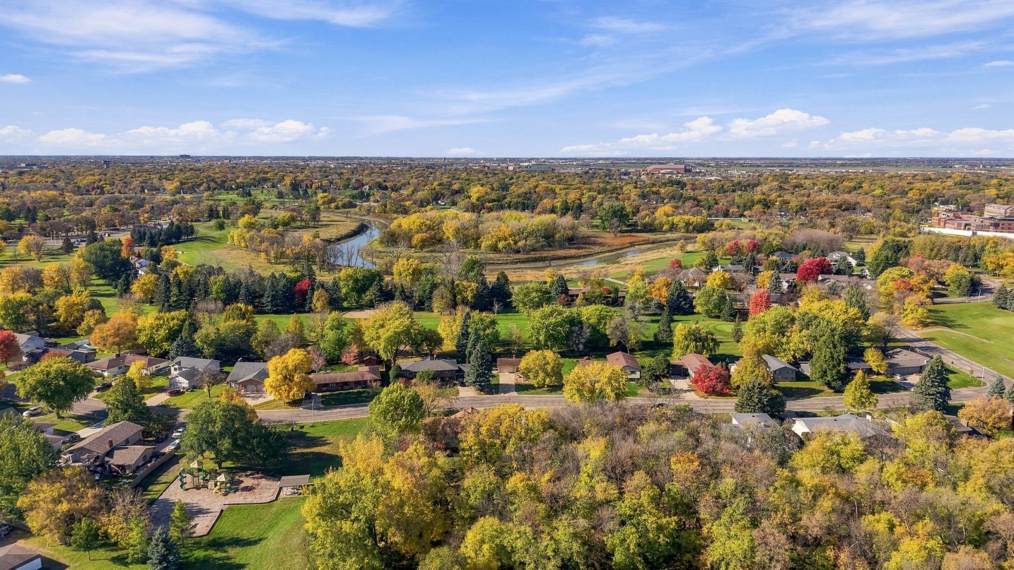 1974 single family home for sale at 2601 Fairway Drive in Moorhead, MN — 4 bed, 3 bath (photo 36 of 40)