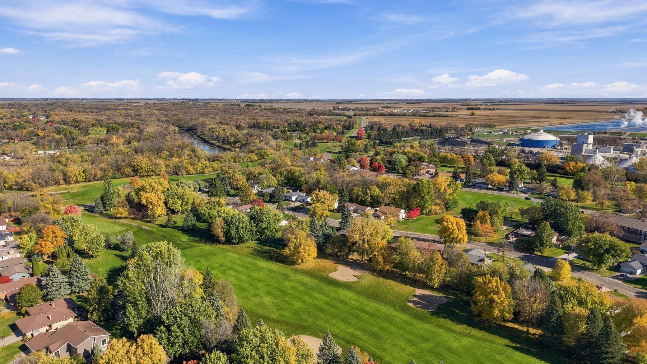 1974 single family home for sale at 2601 Fairway Drive in Moorhead, MN — 4 bed, 3 bath (photo 39 of 40)