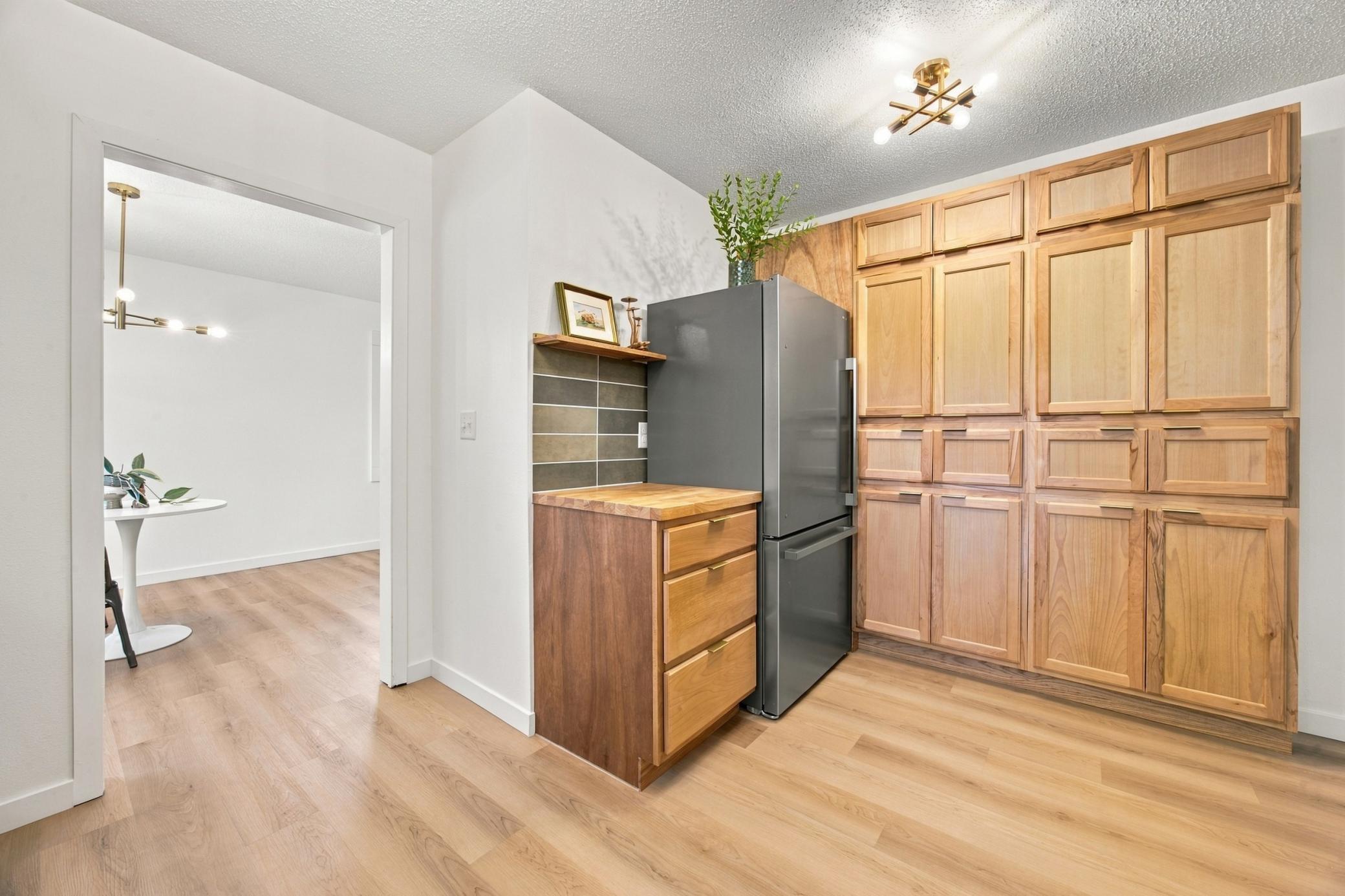 1974 single family home for sale at 2601 Fairway Drive in Moorhead, MN — 4 bed, 3 bath (photo 10 of 40)