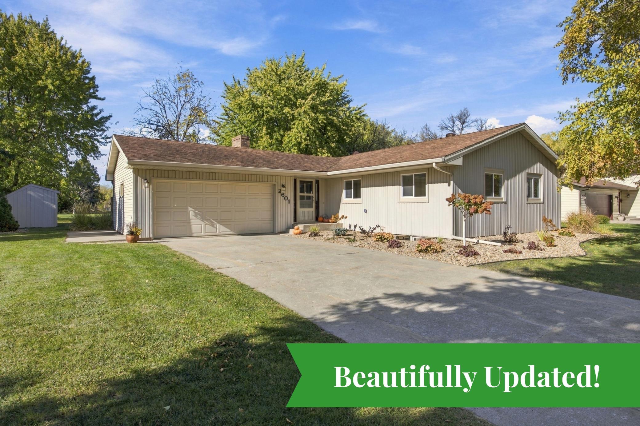 1974 single family home for sale at 2601 Fairway Drive in Moorhead, MN — 4 bed, 3 bath