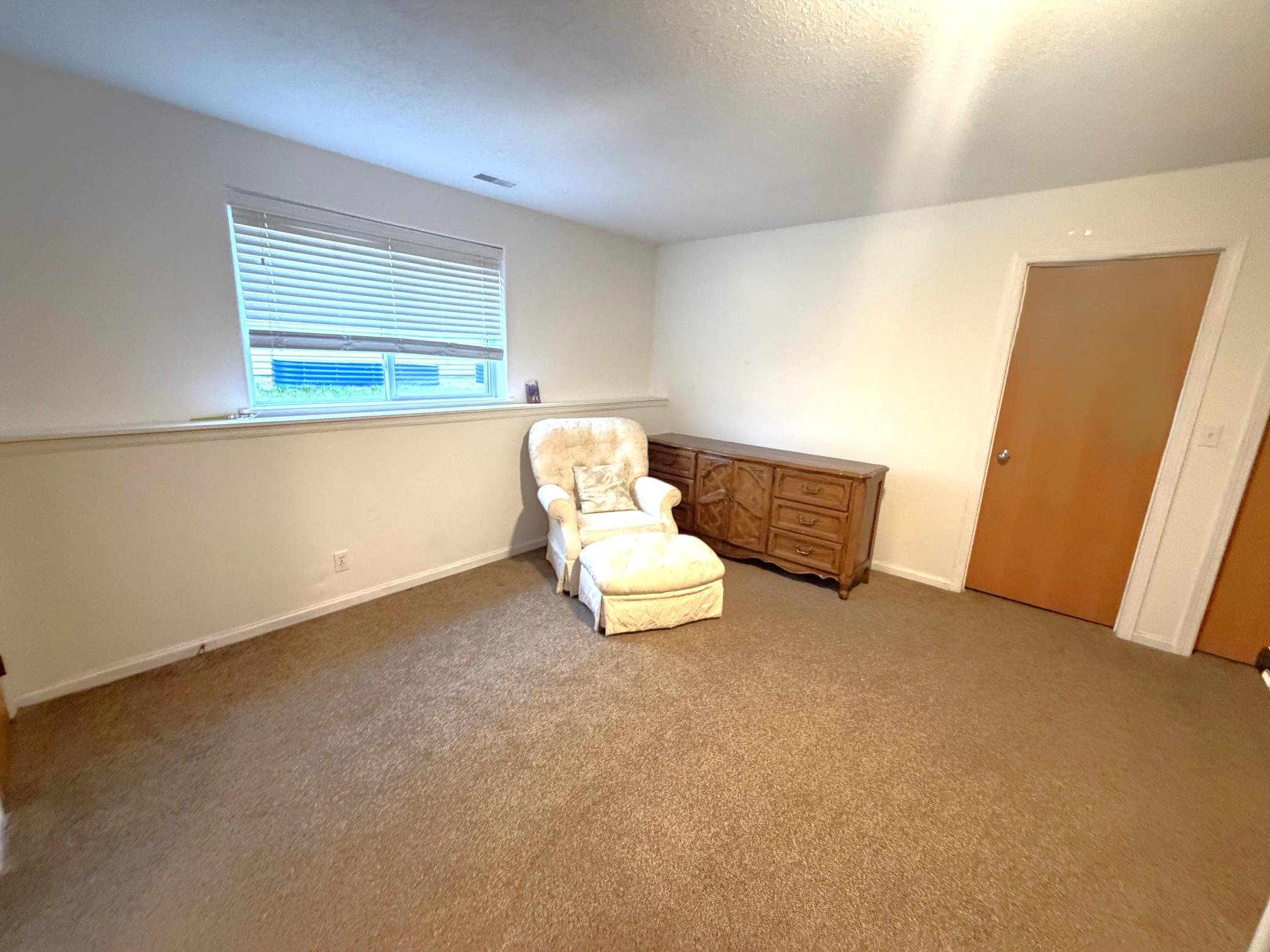2001 twin home for sale at 1744 50 Street S in Fargo, ND — 3 bed, 2 bath (photo 19 of 21)