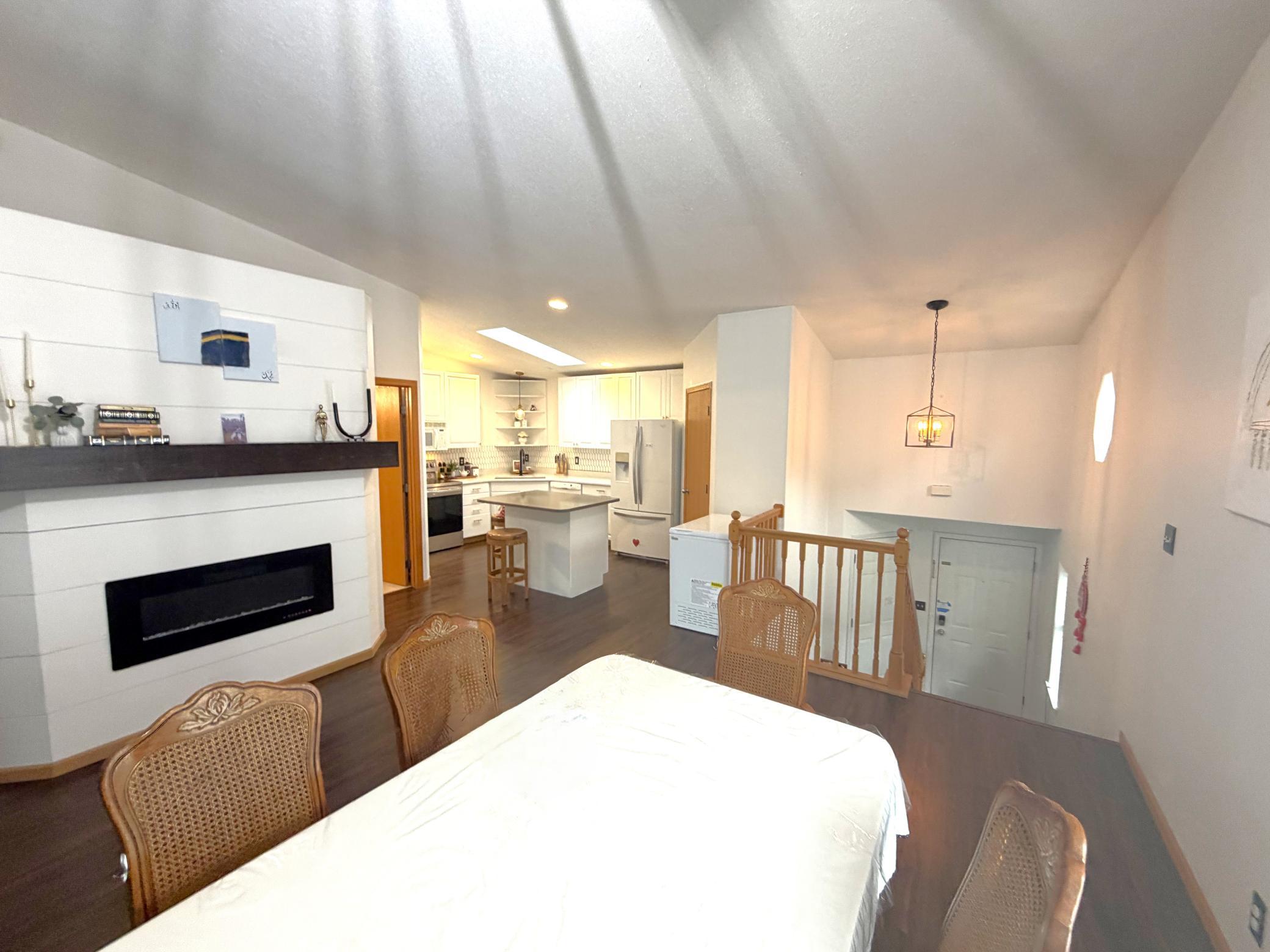 2001 twin home for sale at 1744 50 Street S in Fargo, ND — 3 bed, 2 bath (photo 3 of 21)