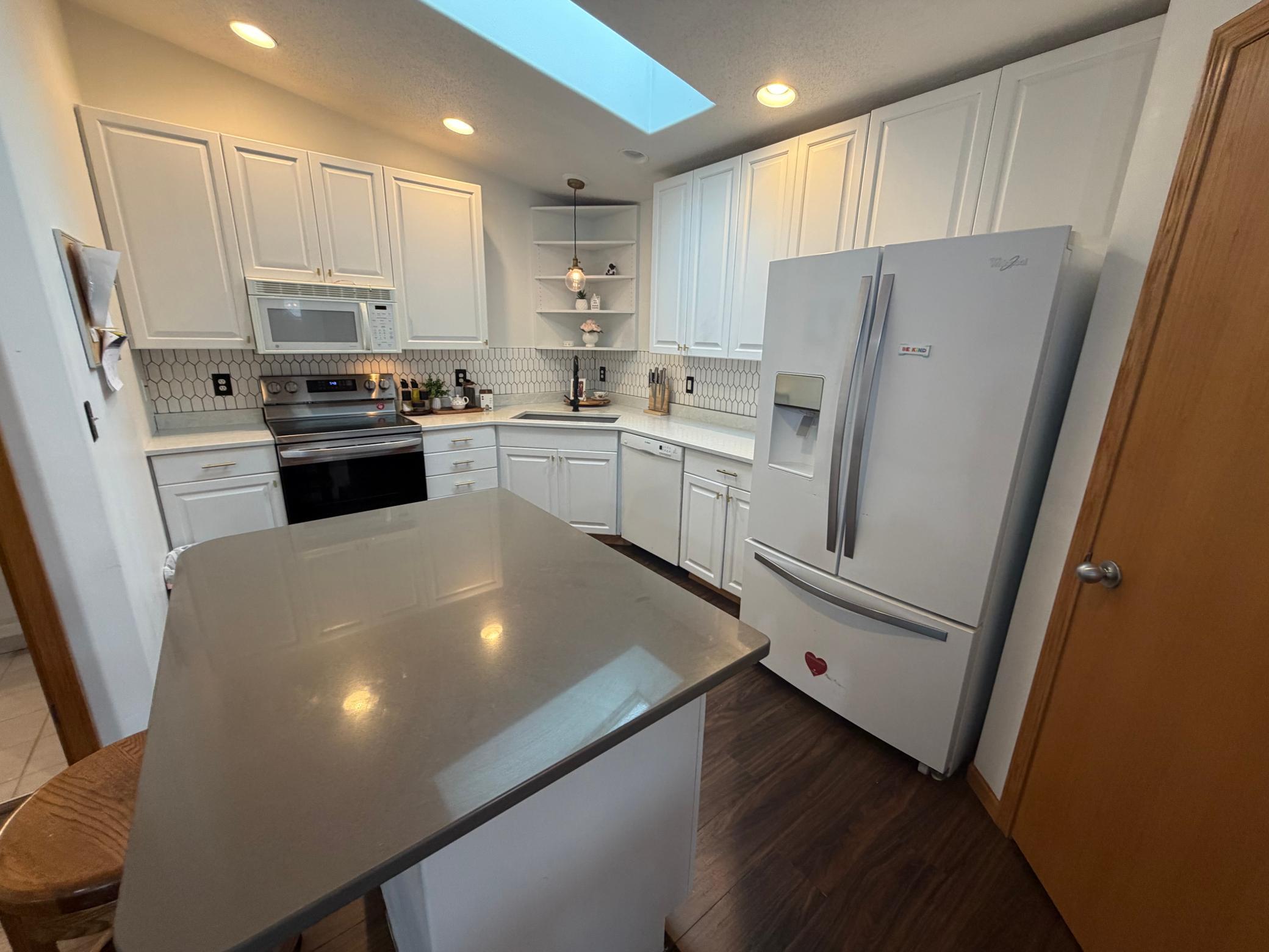 2001 twin home for sale at 1744 50 Street S in Fargo, ND — 3 bed, 2 bath (photo 6 of 21)