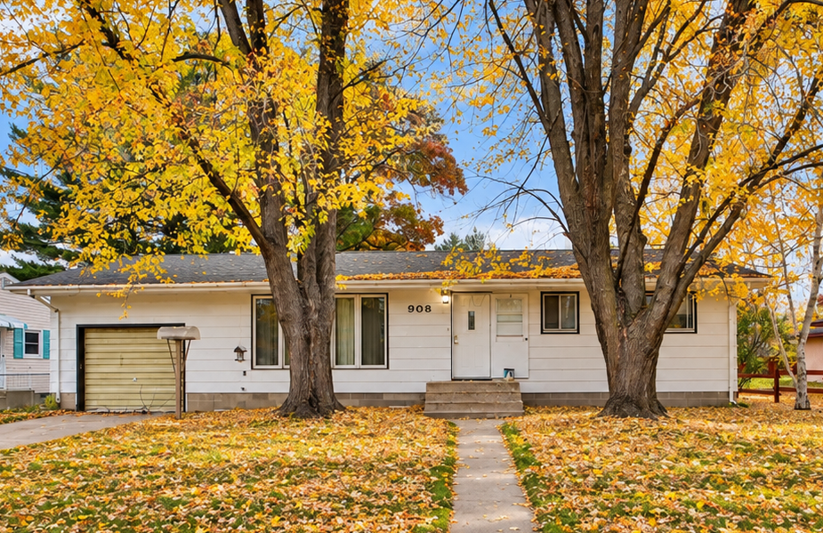 1968 single family home for sale at 908 12th Avenue NE in Brainerd, MN — 3 bed, 2 bath