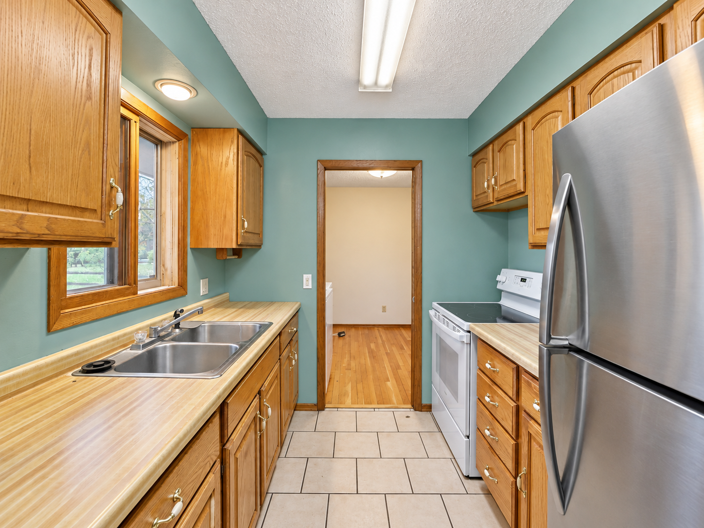 1968 single family home for sale at 908 12th Avenue NE in Brainerd, MN — 3 bed, 2 bath (photo 3 of 33)