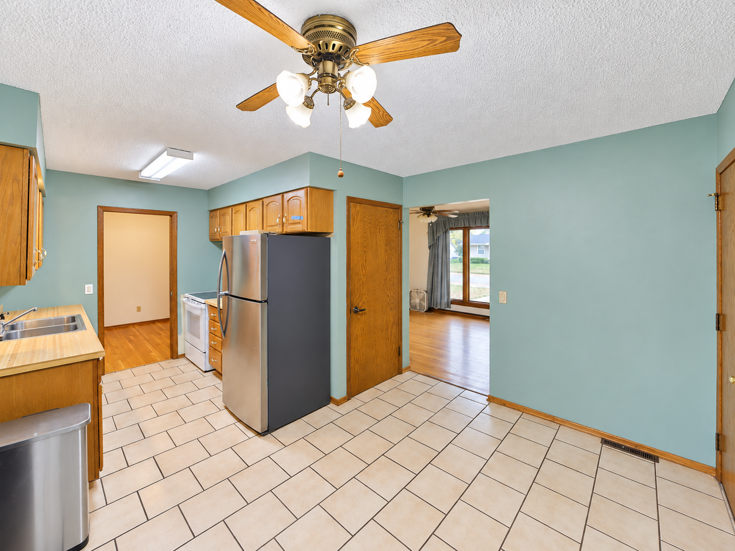 1968 single family home for sale at 908 12th Avenue NE in Brainerd, MN — 3 bed, 2 bath (photo 4 of 33)