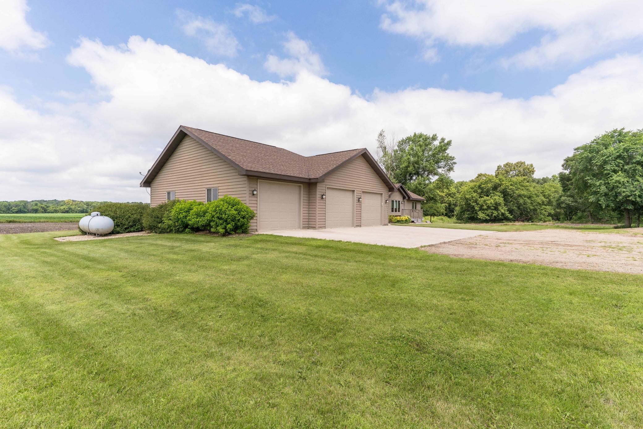 2011 single family home for sale at 6432 Botzet Road NE in Nelson, MN — 2 bed, 3 bath (photo 18 of 78)