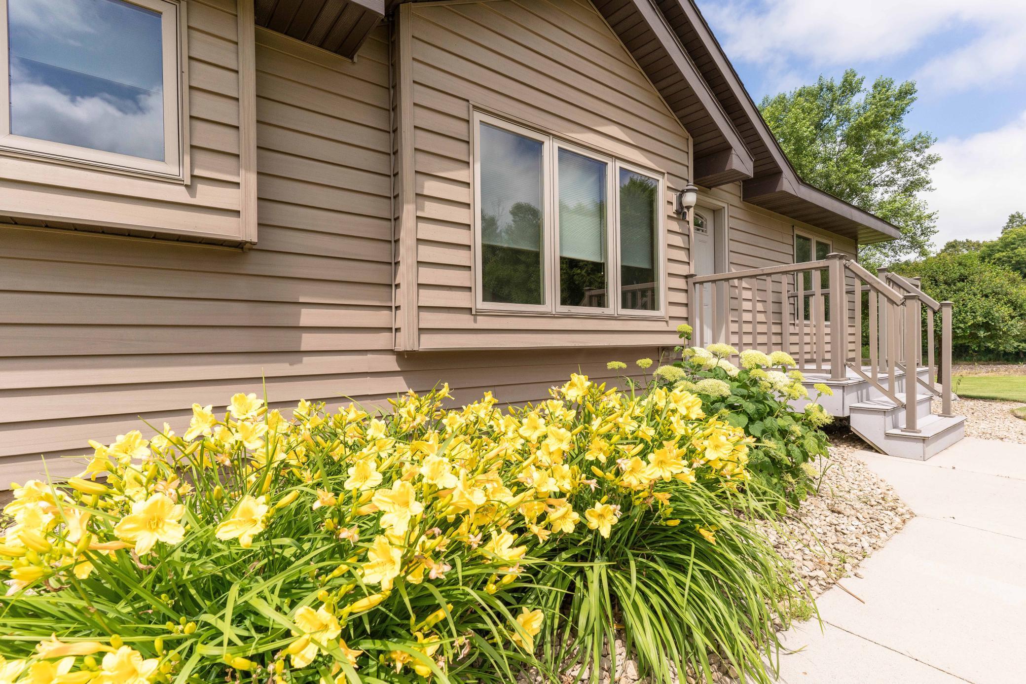 2011 single family home for sale at 6432 Botzet Road NE in Nelson, MN — 2 bed, 3 bath (photo 4 of 78)