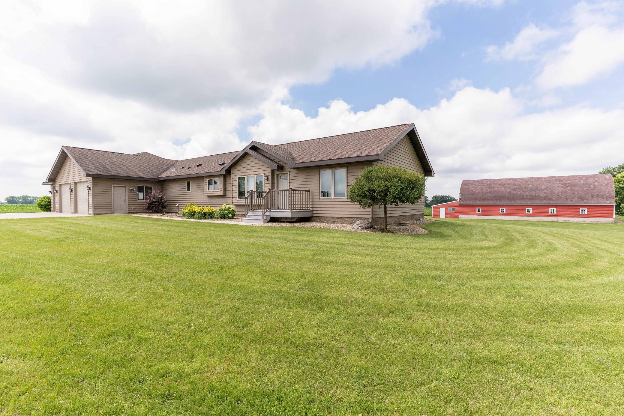 2011 single family home for sale at 6432 Botzet Road NE in Nelson, MN — 2 bed, 3 bath (photo 8 of 78)