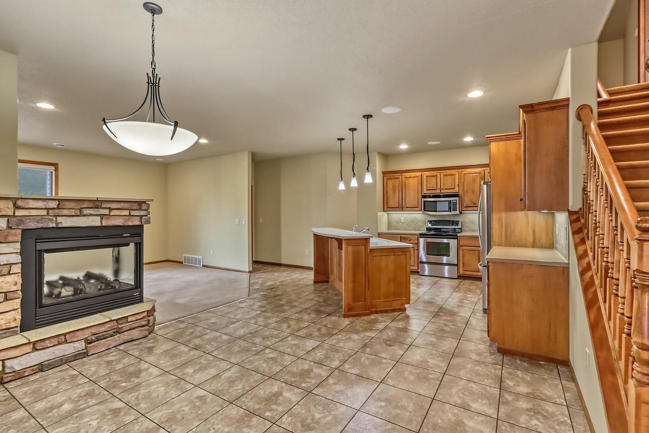 2004 single family home for sale at 797 Villa Park Way in West Fargo, ND — 3 bed, 3 bath (photo 2 of 45)