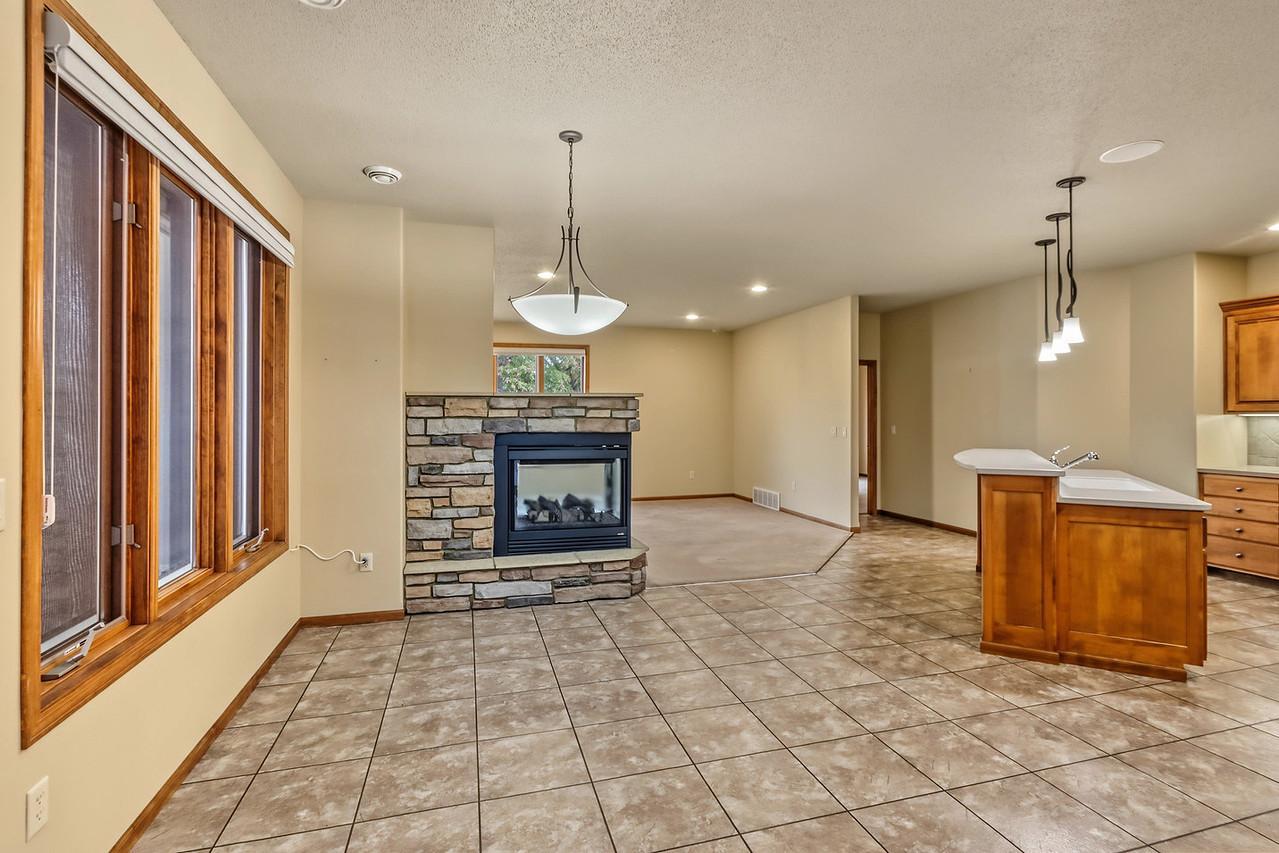 2004 single family home for sale at 797 Villa Park Way in West Fargo, ND — 3 bed, 3 bath (photo 11 of 45)