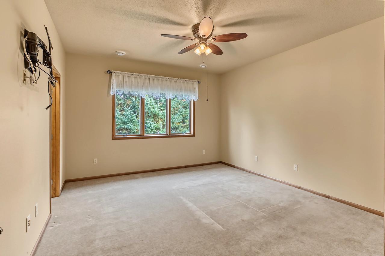 2004 single family home for sale at 797 Villa Park Way in West Fargo, ND — 3 bed, 3 bath (photo 23 of 45)