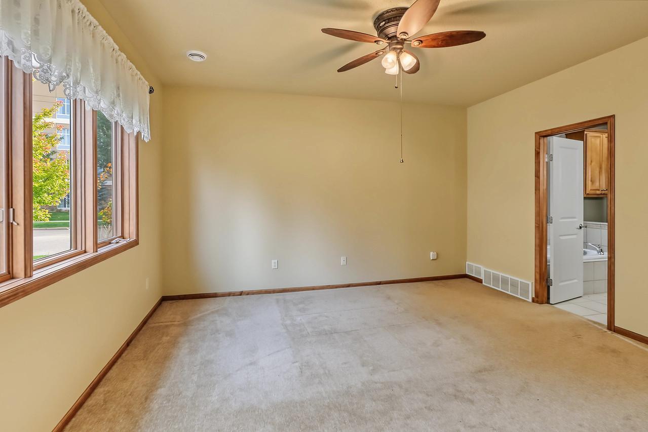 2004 single family home for sale at 797 Villa Park Way in West Fargo, ND — 3 bed, 3 bath (photo 25 of 45)