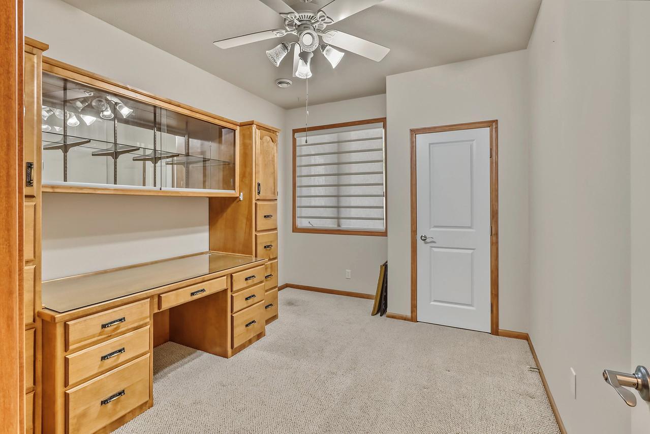 2004 single family home for sale at 797 Villa Park Way in West Fargo, ND — 3 bed, 3 bath (photo 28 of 45)