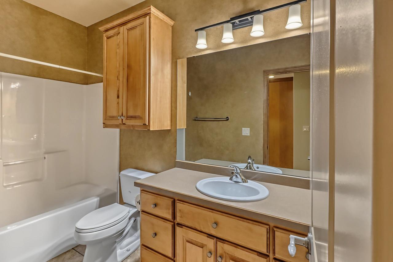2004 single family home for sale at 797 Villa Park Way in West Fargo, ND — 3 bed, 3 bath (photo 30 of 45)