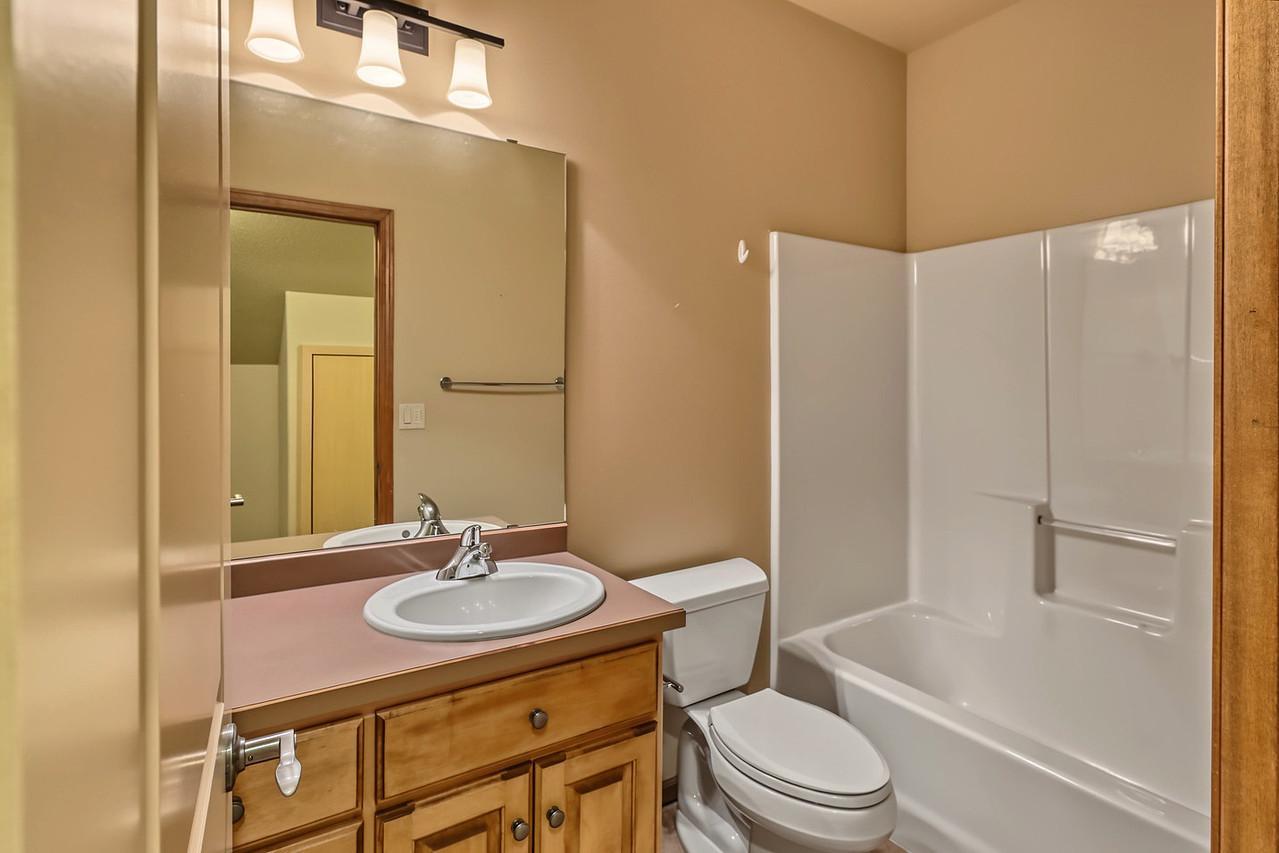 2004 single family home for sale at 797 Villa Park Way in West Fargo, ND — 3 bed, 3 bath (photo 33 of 45)
