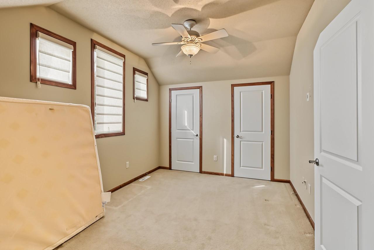 2004 single family home for sale at 797 Villa Park Way in West Fargo, ND — 3 bed, 3 bath (photo 34 of 45)