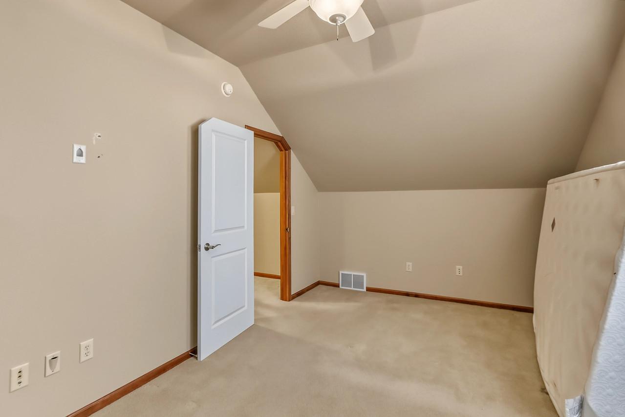 2004 single family home for sale at 797 Villa Park Way in West Fargo, ND — 3 bed, 3 bath (photo 35 of 45)