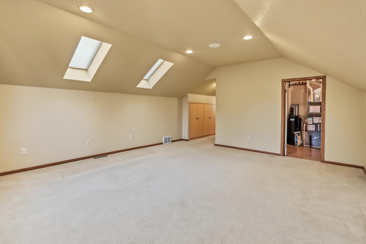 2004 single family home for sale at 797 Villa Park Way in West Fargo, ND — 3 bed, 3 bath (photo 37 of 45)