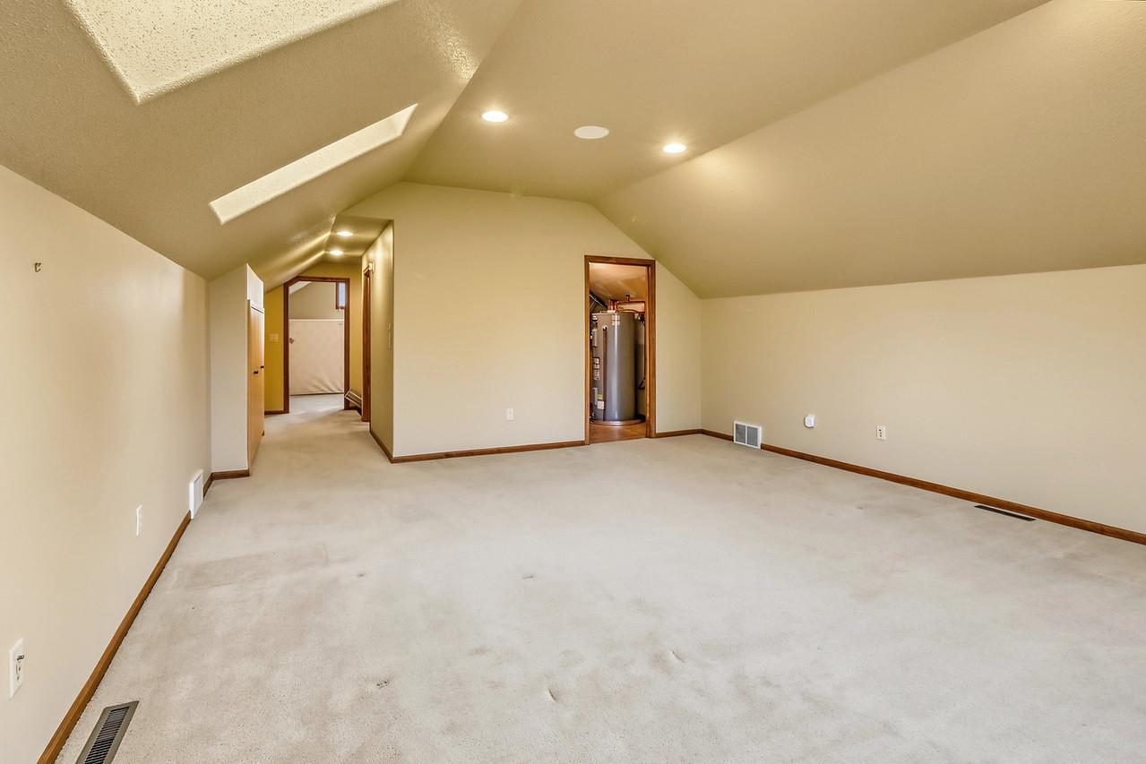 2004 single family home for sale at 797 Villa Park Way in West Fargo, ND — 3 bed, 3 bath (photo 38 of 45)