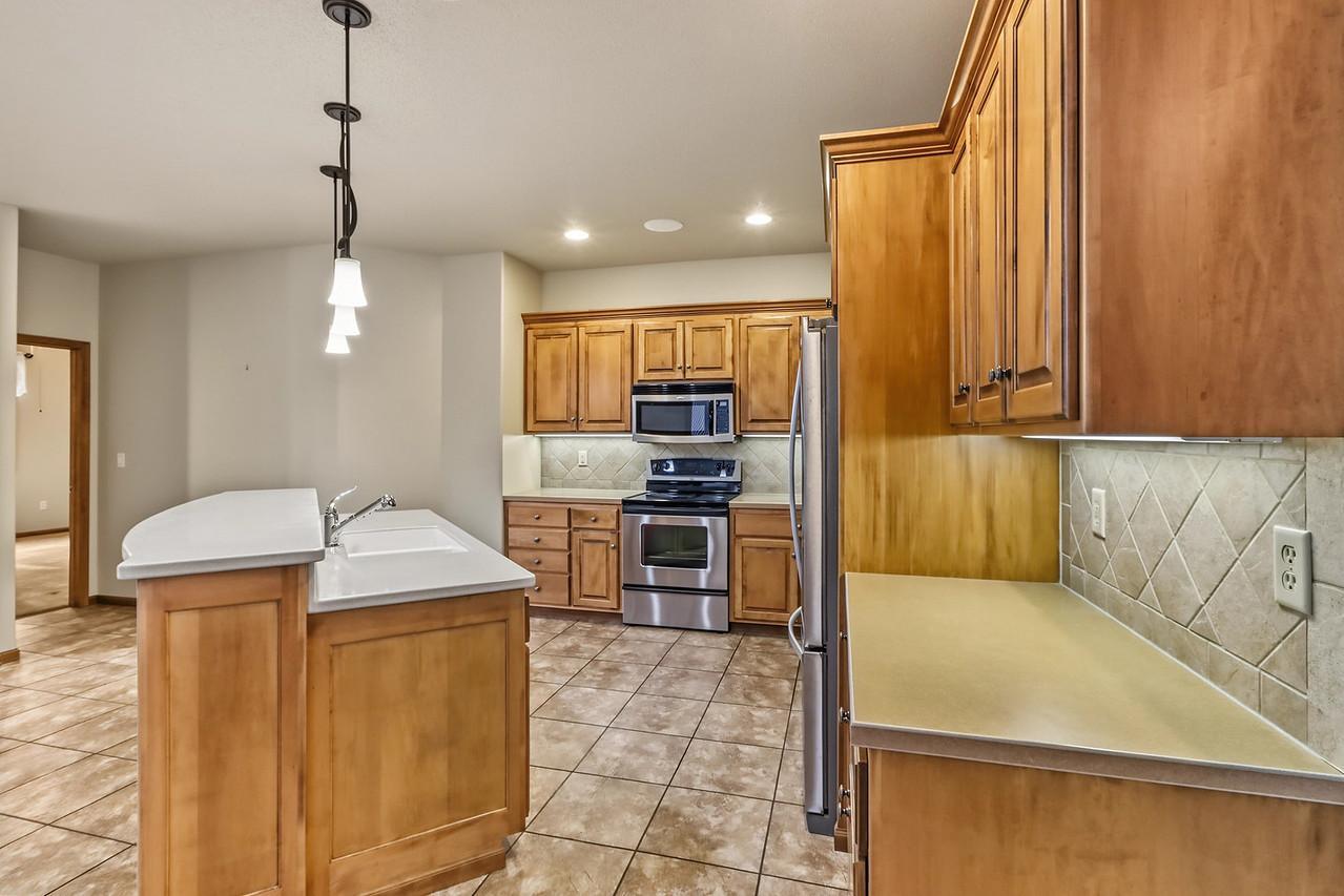 2004 single family home for sale at 797 Villa Park Way in West Fargo, ND — 3 bed, 3 bath (photo 5 of 45)