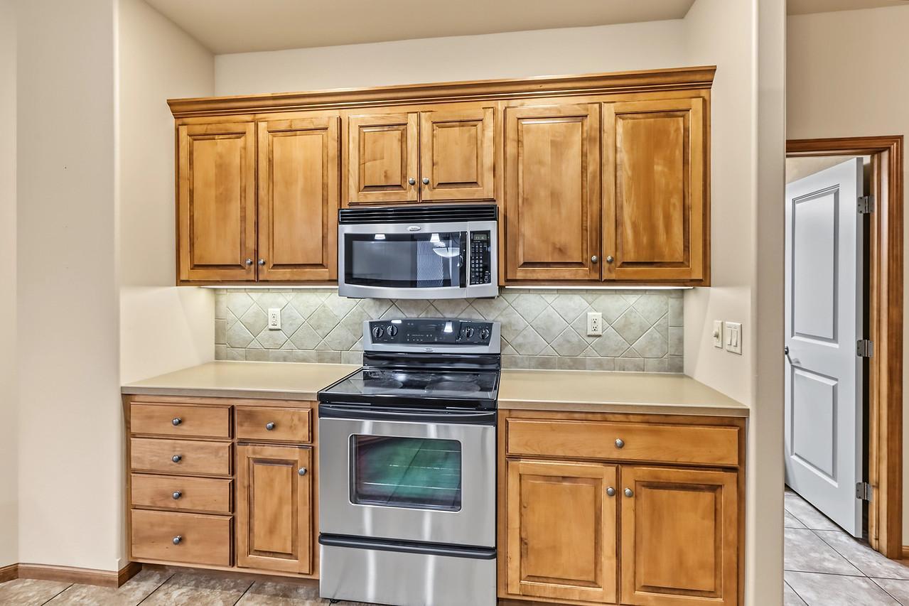 2004 single family home for sale at 797 Villa Park Way in West Fargo, ND — 3 bed, 3 bath (photo 7 of 45)