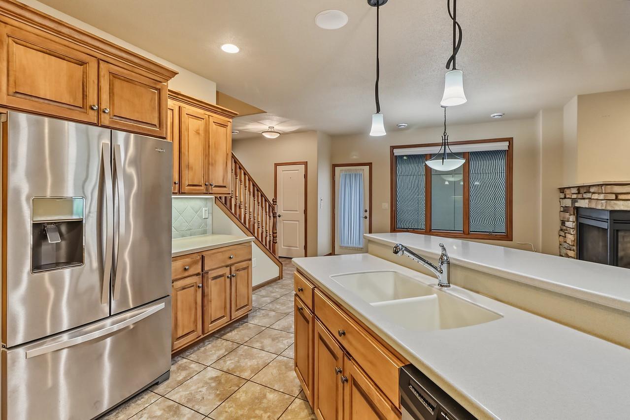 2004 single family home for sale at 797 Villa Park Way in West Fargo, ND — 3 bed, 3 bath (photo 9 of 45)