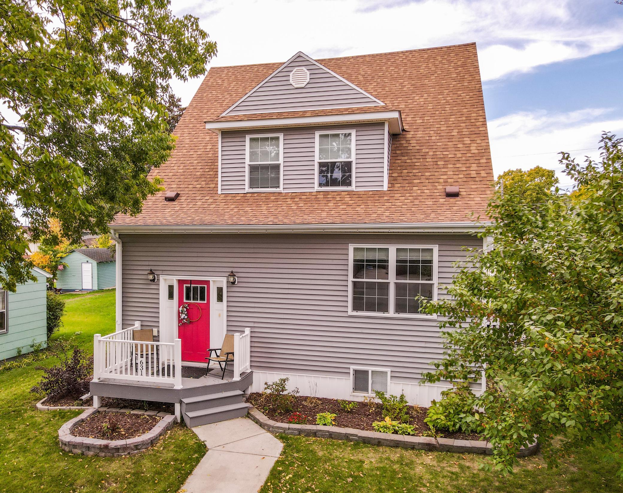 1900 single family home for sale at 631 4th Avenue NW in Valley City, ND — 4 bed, 3 bath