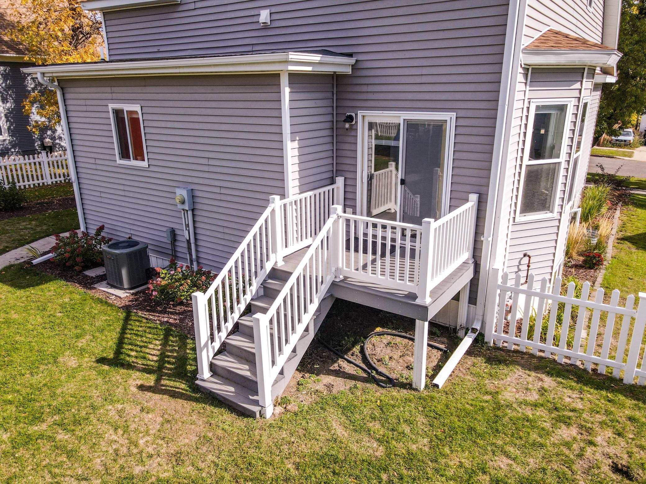 1900 single family home for sale at 631 4th Avenue NW in Valley City, ND — 4 bed, 3 bath (photo 11 of 32)