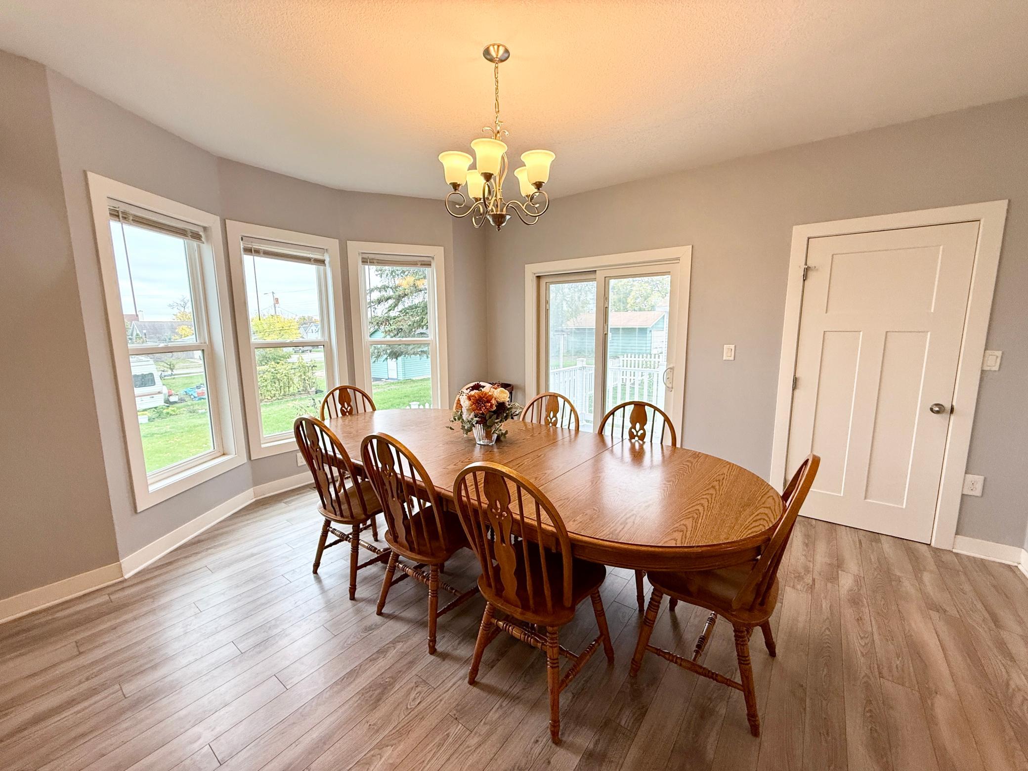 1900 single family home for sale at 631 4th Avenue NW in Valley City, ND — 4 bed, 3 bath (photo 14 of 32)
