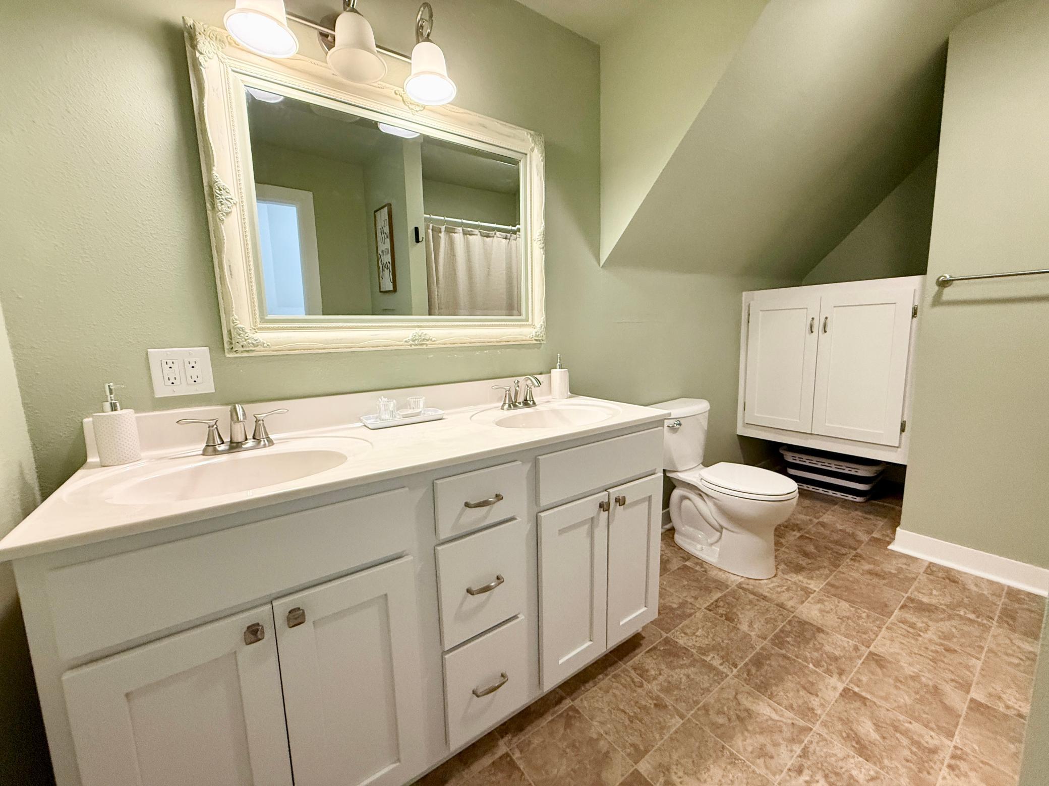 1900 single family home for sale at 631 4th Avenue NW in Valley City, ND — 4 bed, 3 bath (photo 22 of 32)