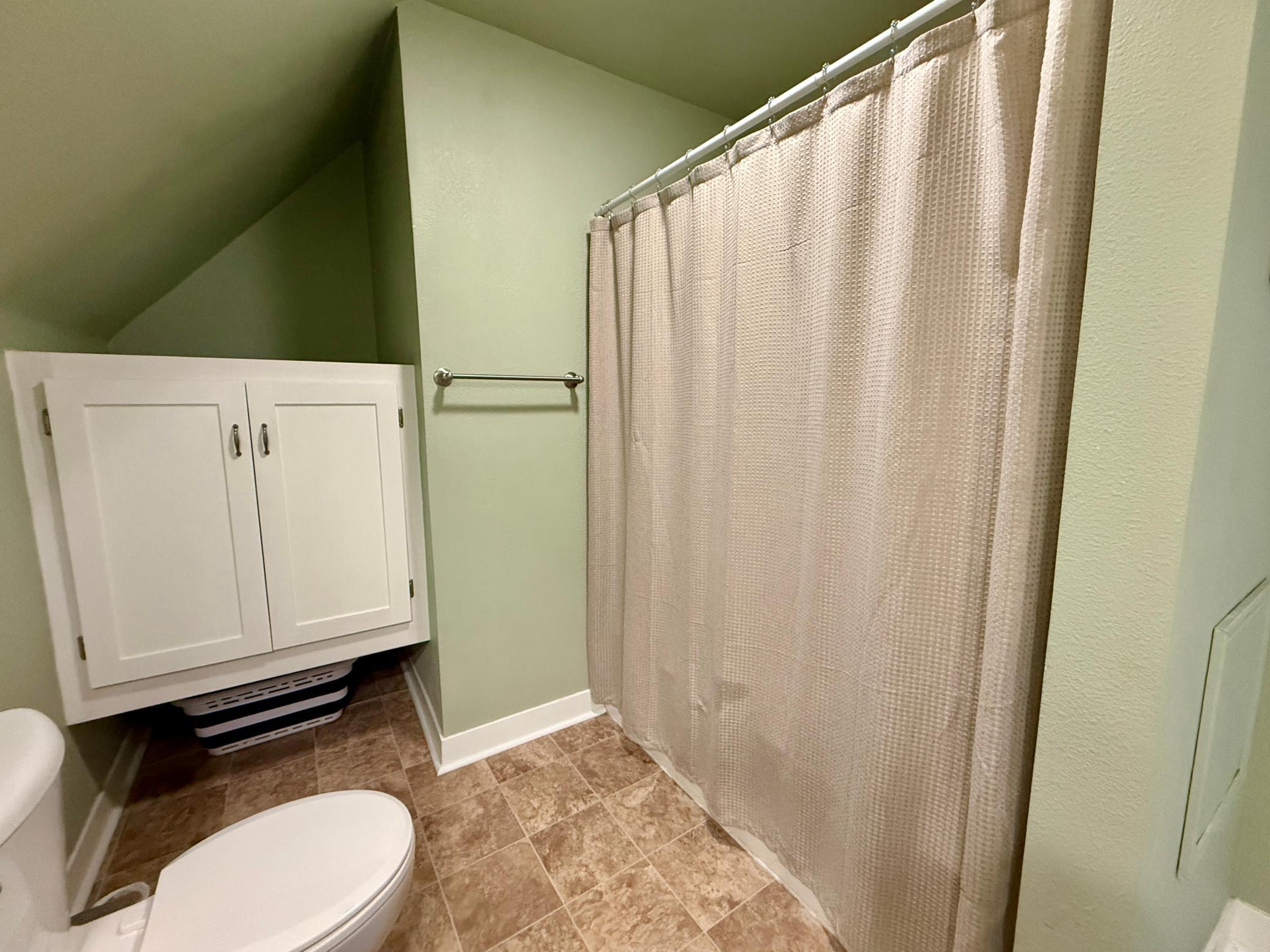 1900 single family home for sale at 631 4th Avenue NW in Valley City, ND — 4 bed, 3 bath (photo 23 of 32)