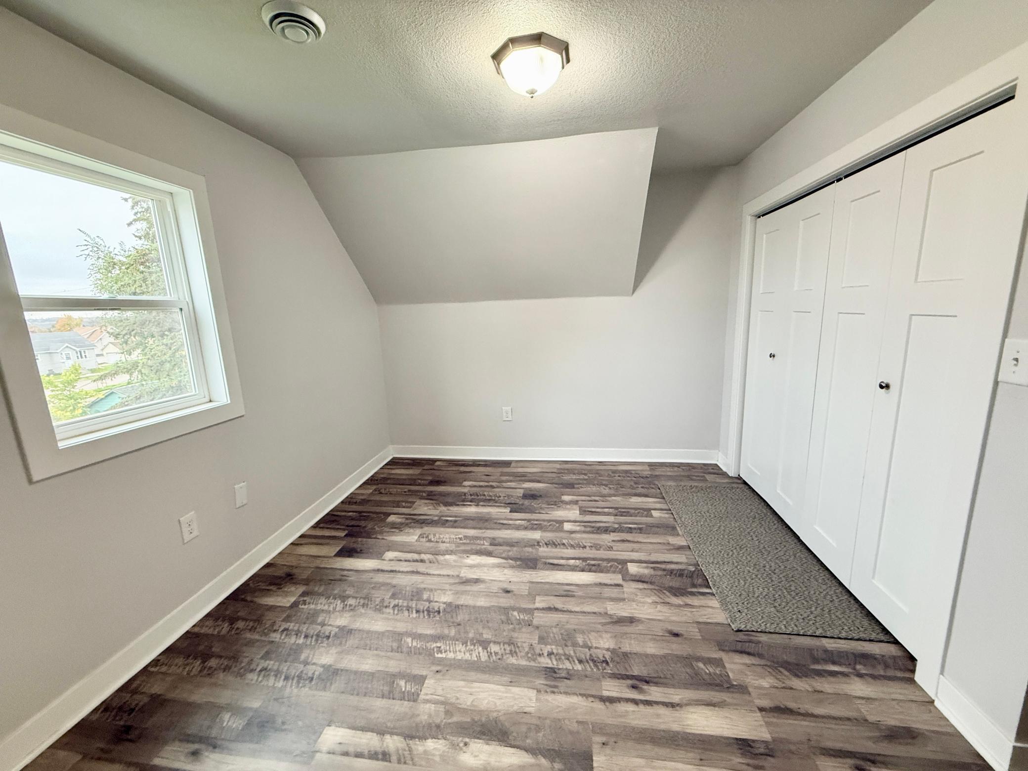 1900 single family home for sale at 631 4th Avenue NW in Valley City, ND — 4 bed, 3 bath (photo 25 of 32)