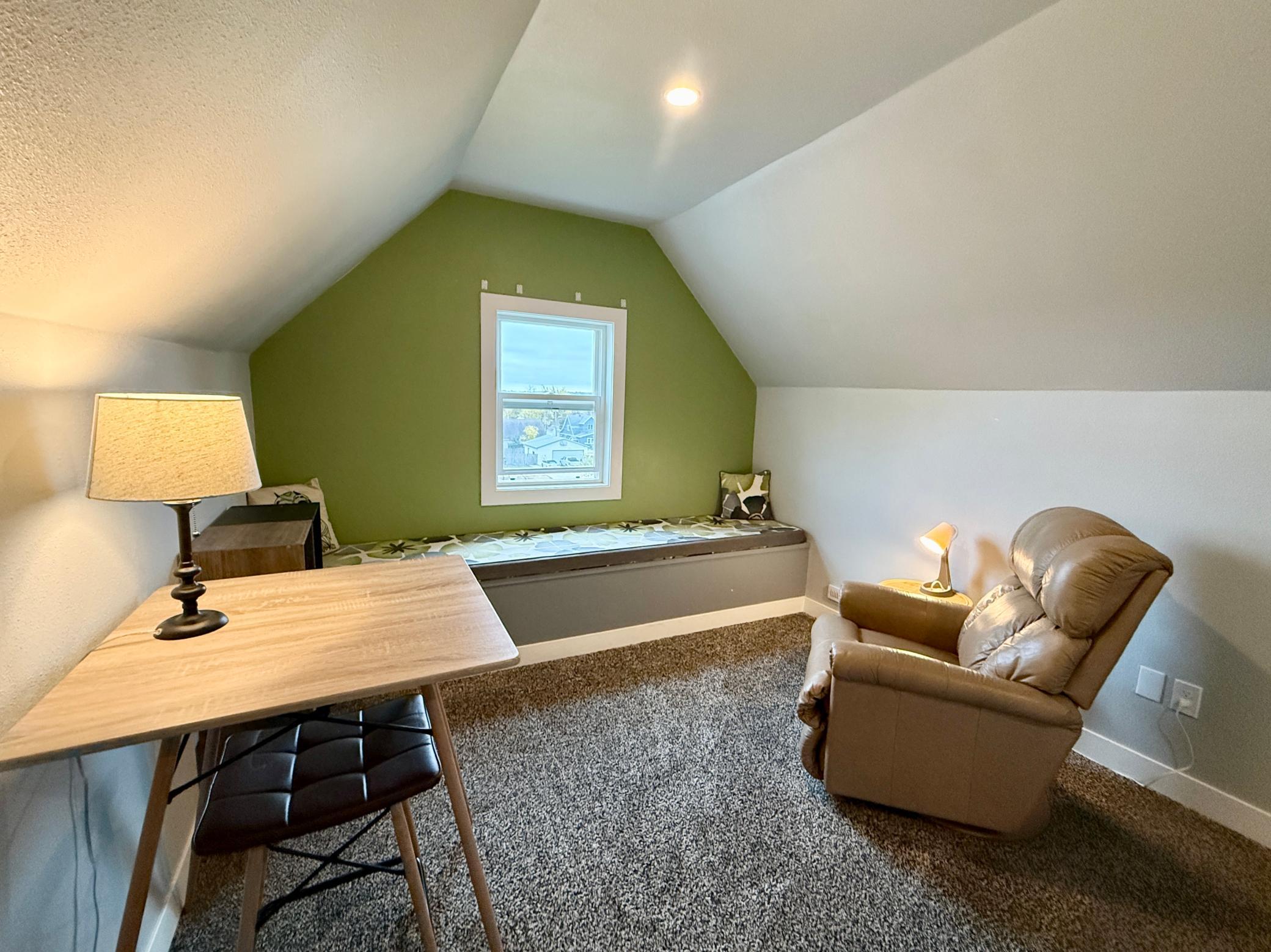 1900 single family home for sale at 631 4th Avenue NW in Valley City, ND — 4 bed, 3 bath (photo 27 of 32)