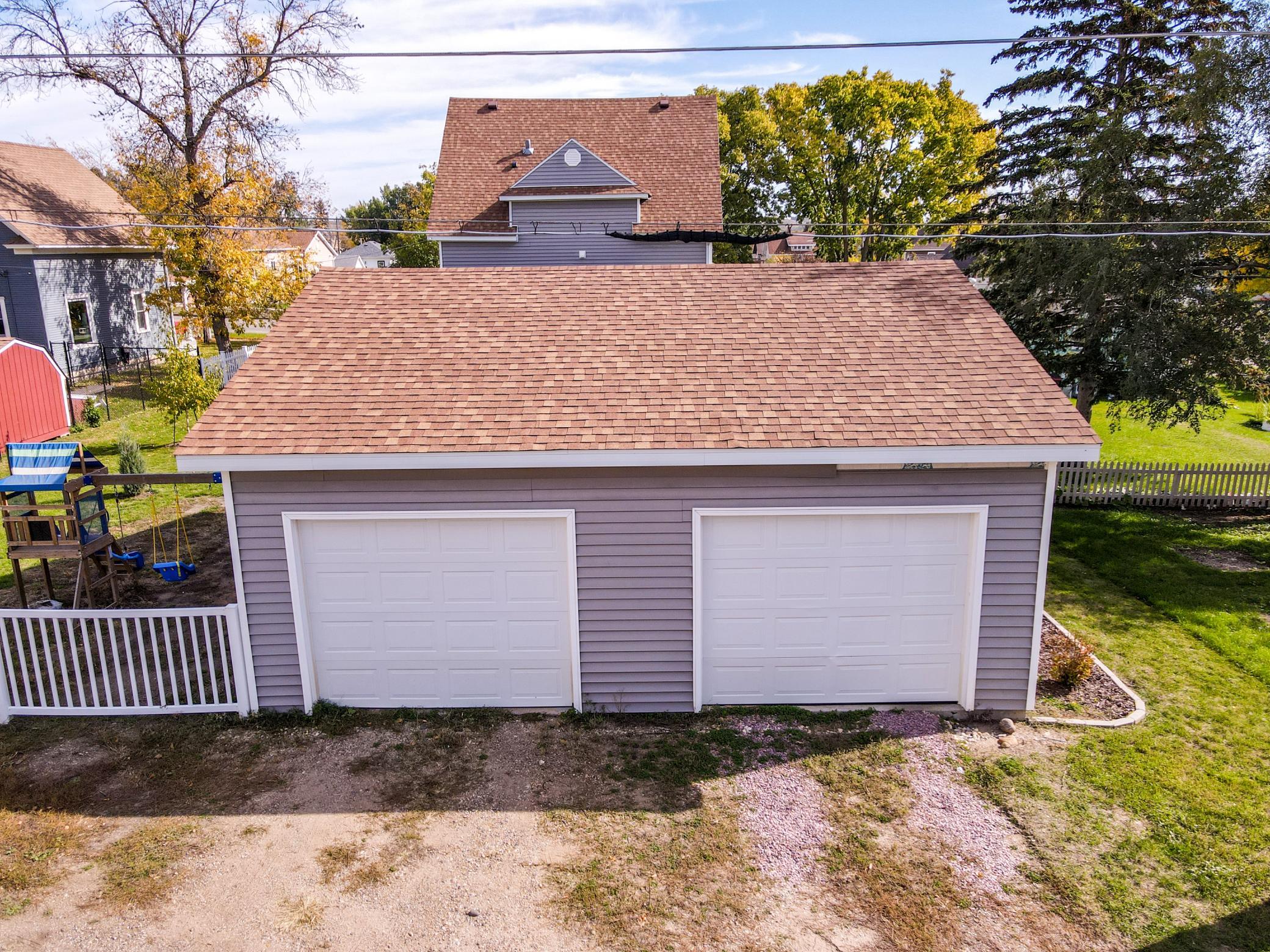1900 single family home for sale at 631 4th Avenue NW in Valley City, ND — 4 bed, 3 bath (photo 8 of 32)