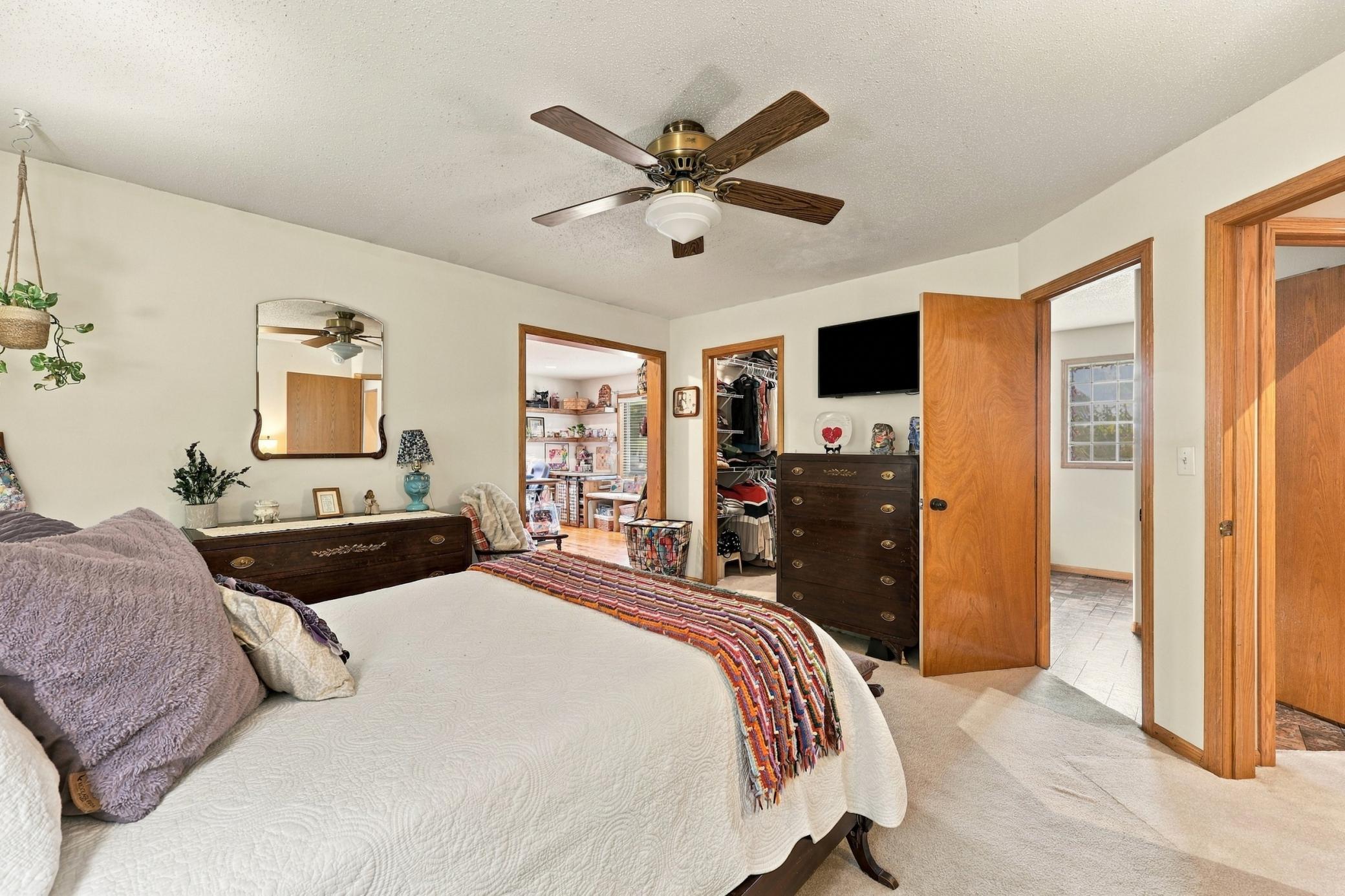 1998 single family home for sale at 1563 7th Street E in West Fargo, ND — 3 bed, 2 bath (photo 11 of 27)