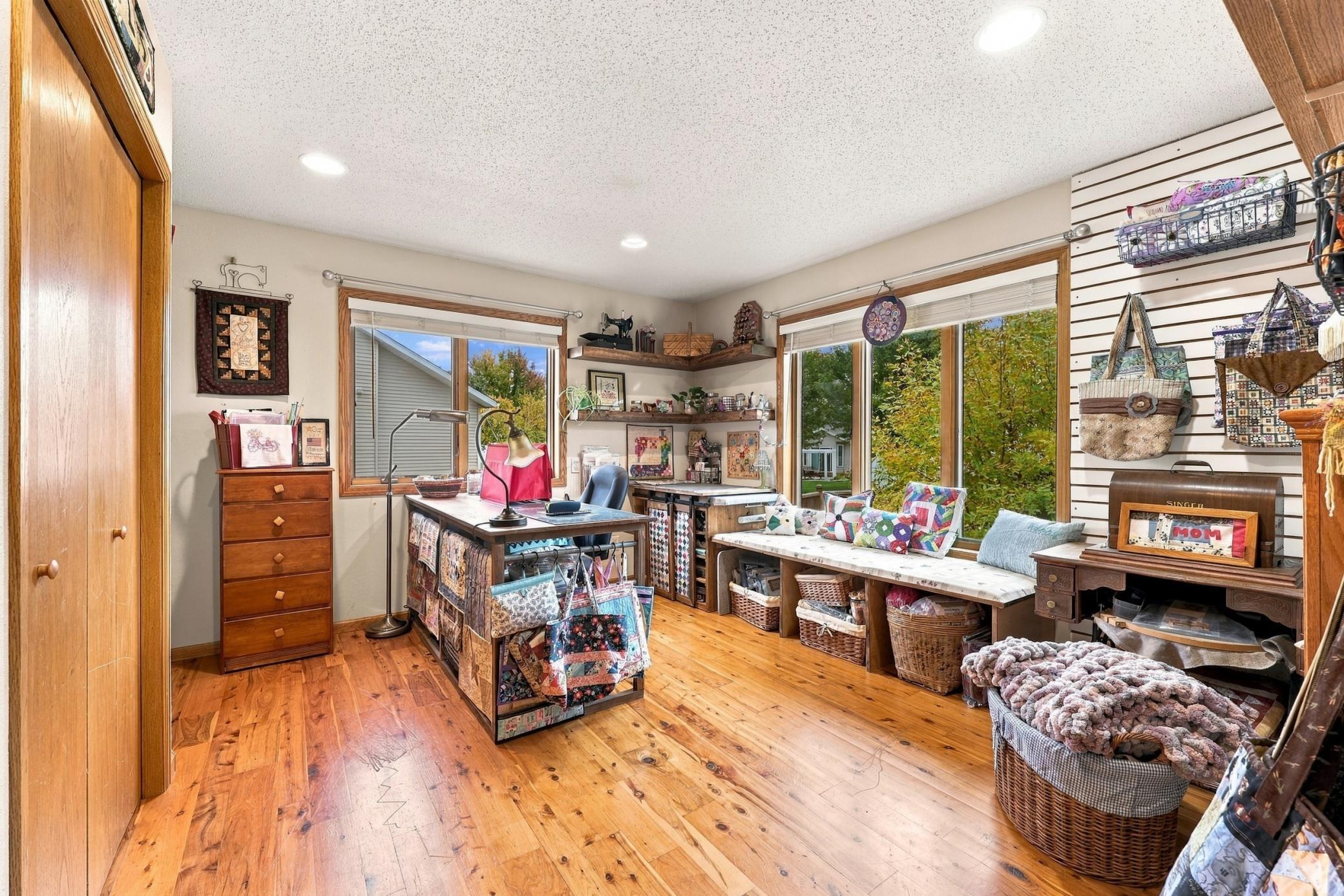 1998 single family home for sale at 1563 7th Street E in West Fargo, ND — 3 bed, 2 bath (photo 12 of 27)