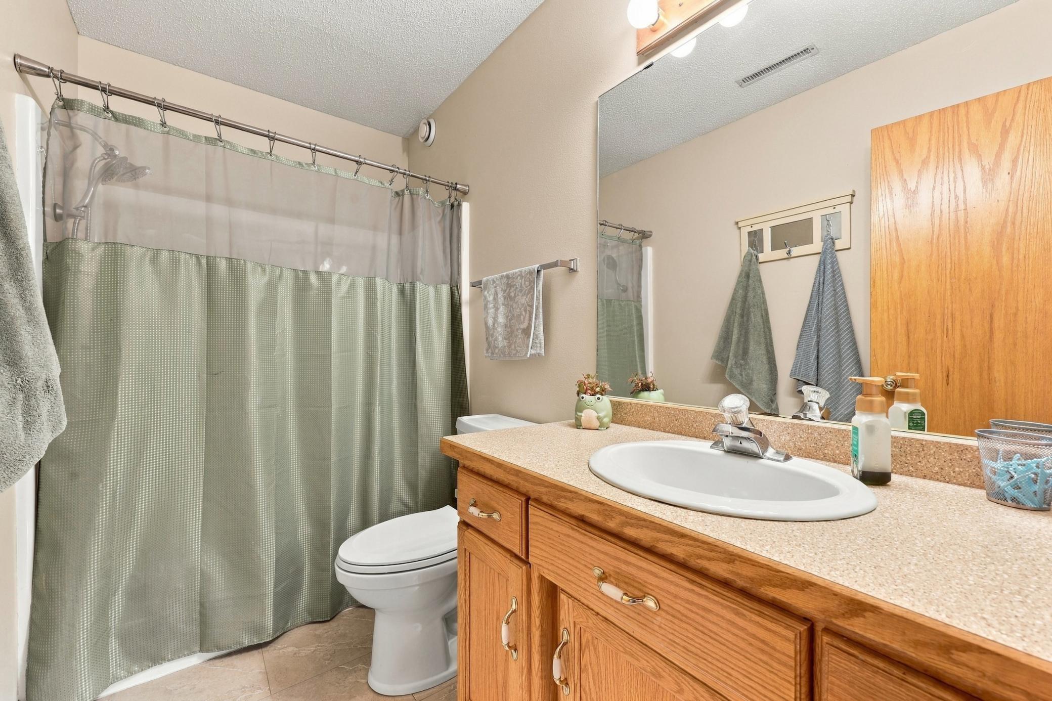 1998 single family home for sale at 1563 7th Street E in West Fargo, ND — 3 bed, 2 bath (photo 19 of 27)