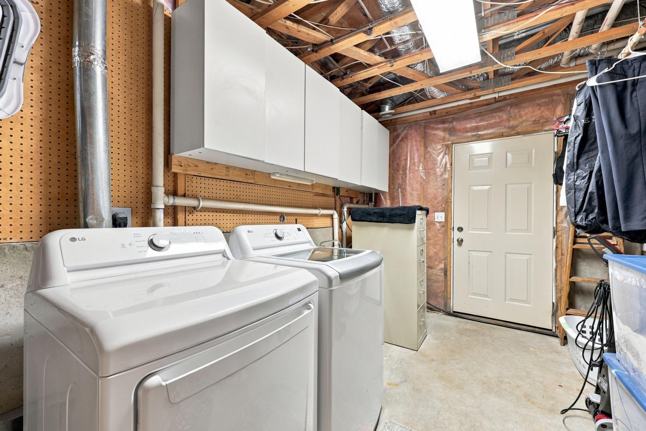 1998 single family home for sale at 1563 7th Street E in West Fargo, ND — 3 bed, 2 bath (photo 20 of 27)