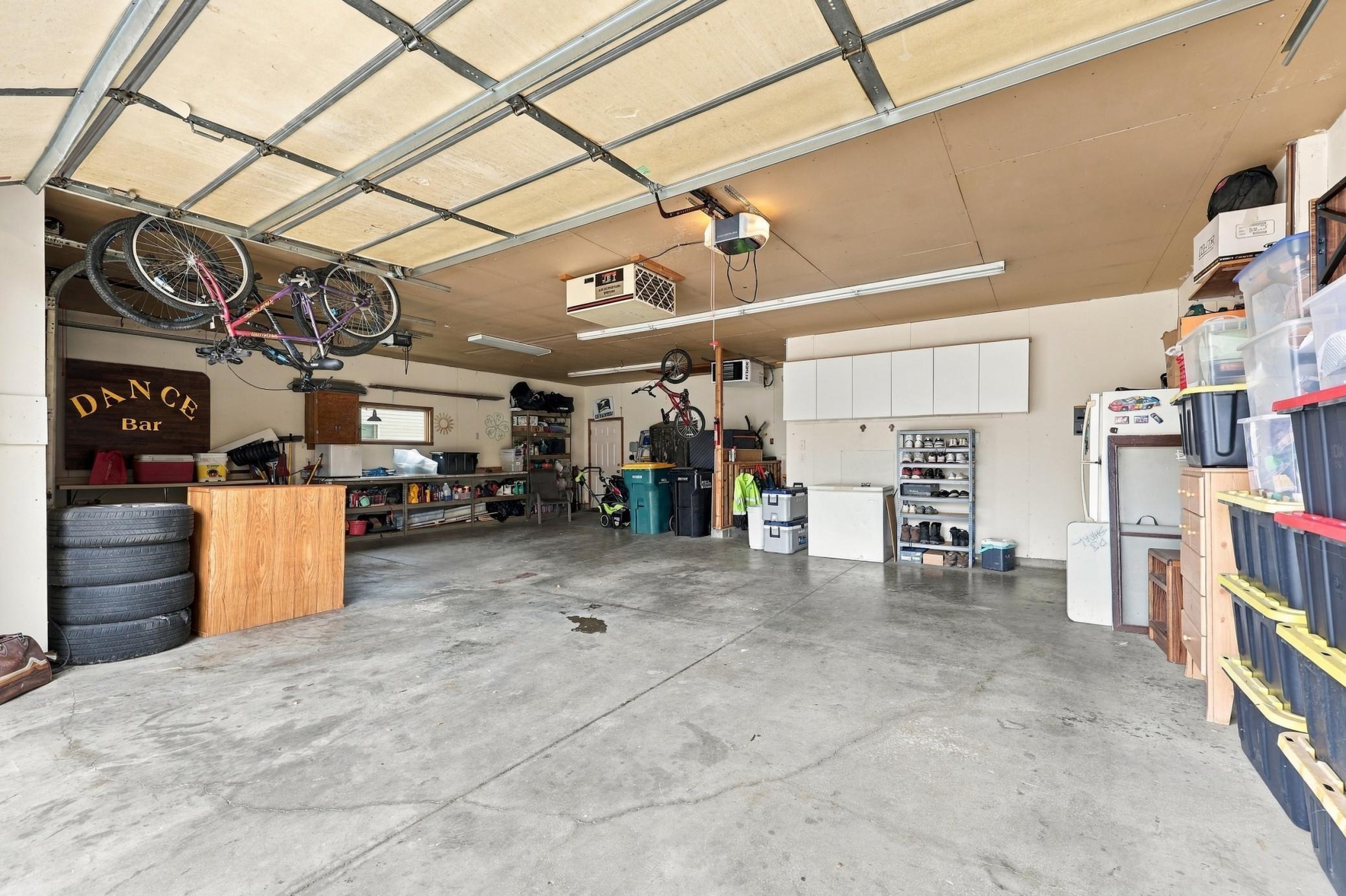 1998 single family home for sale at 1563 7th Street E in West Fargo, ND — 3 bed, 2 bath (photo 21 of 27)