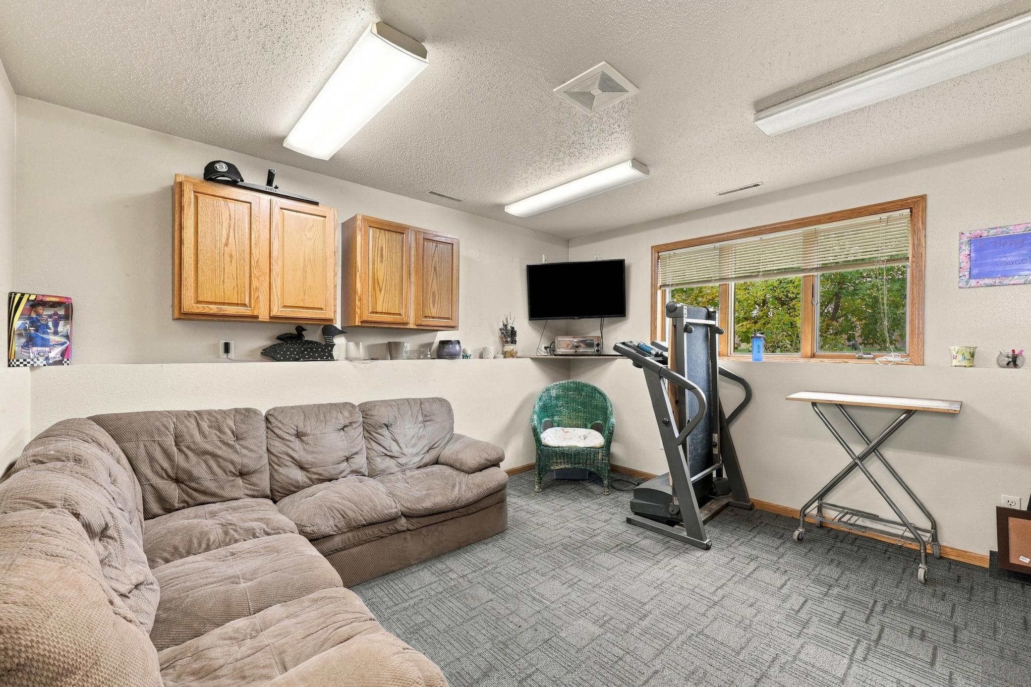 1998 single family home for sale at 1563 7th Street E in West Fargo, ND — 3 bed, 2 bath (photo 22 of 27)