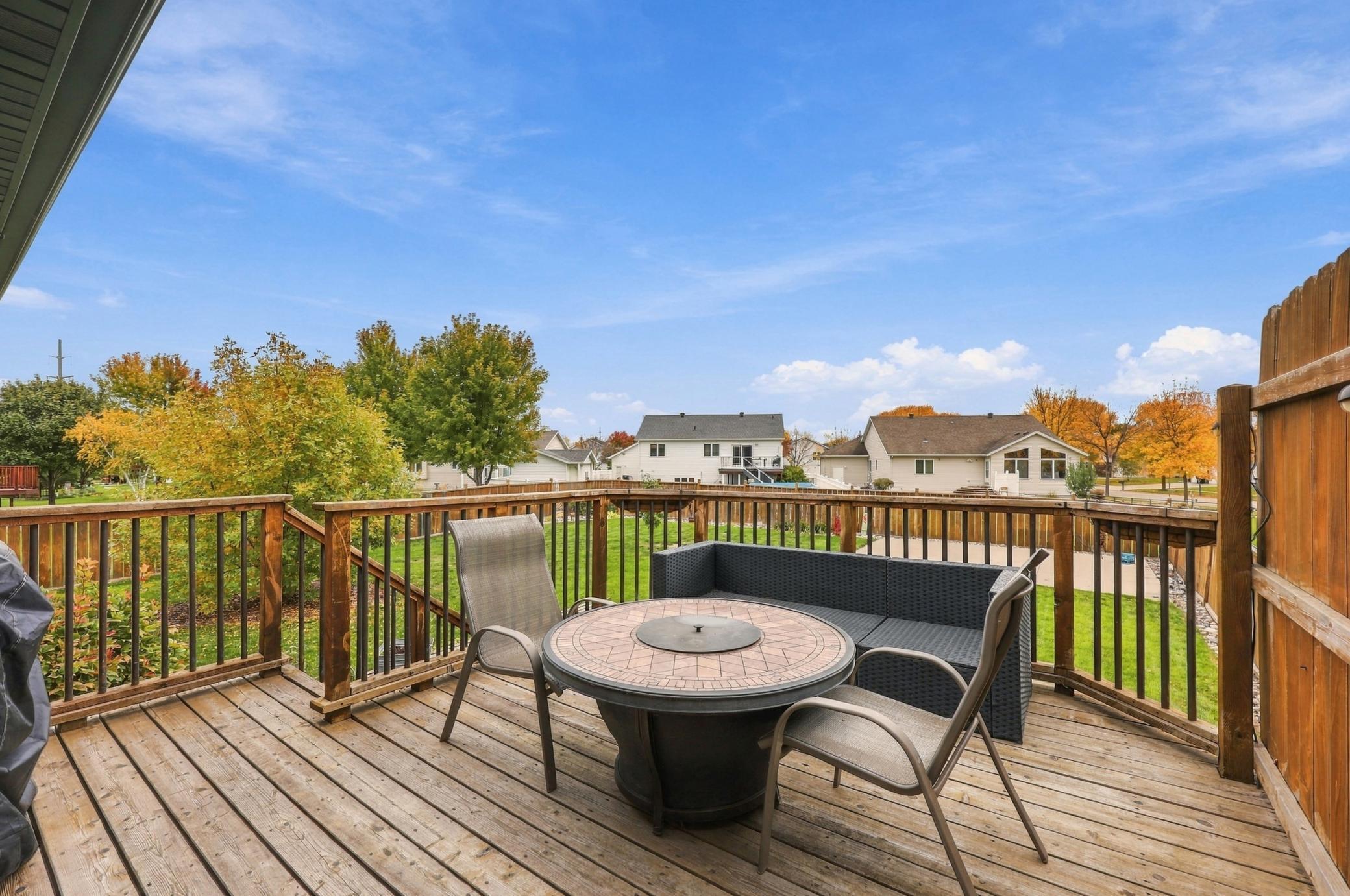 1998 single family home for sale at 1563 7th Street E in West Fargo, ND — 3 bed, 2 bath (photo 23 of 27)