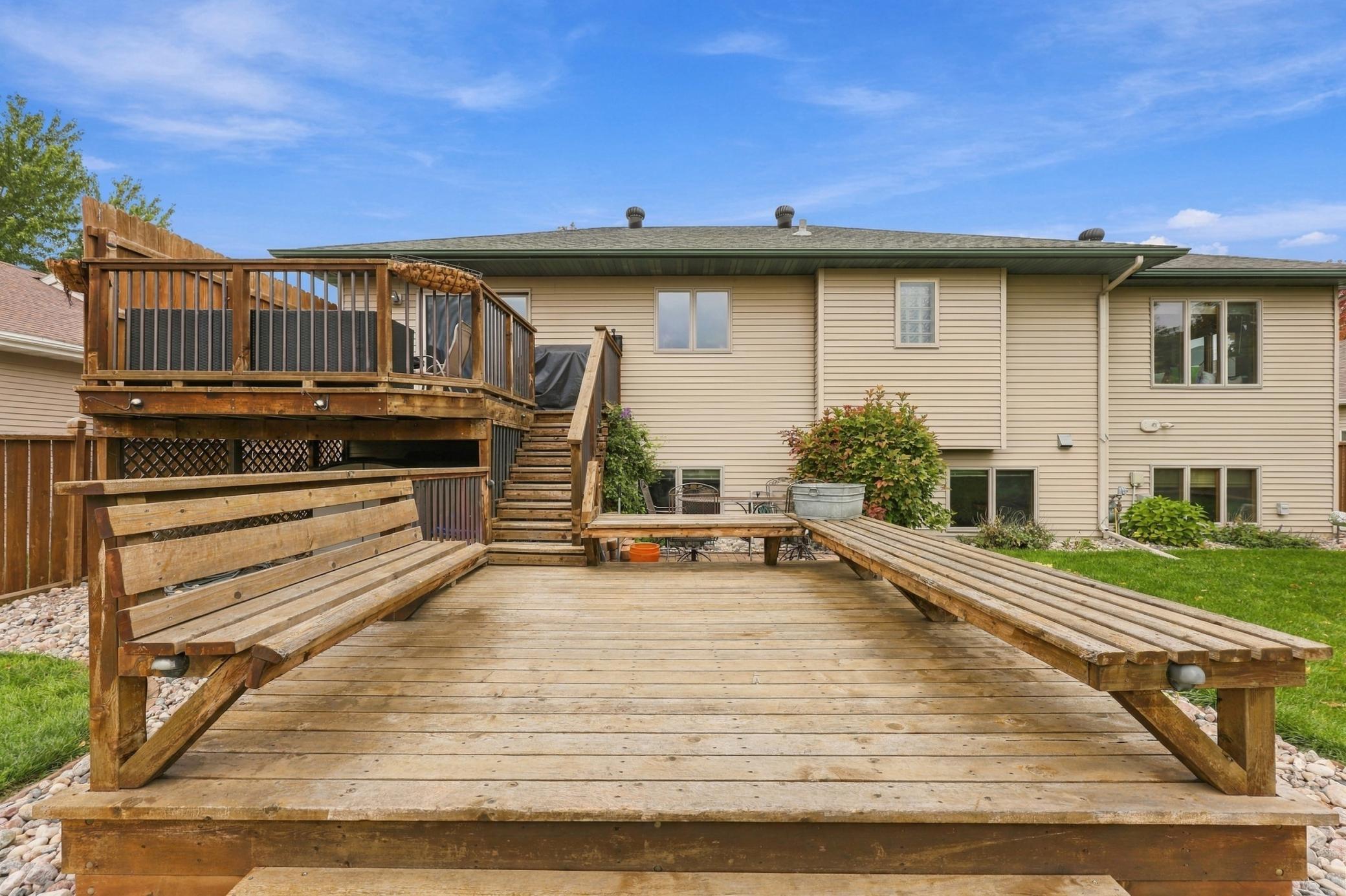 1998 single family home for sale at 1563 7th Street E in West Fargo, ND — 3 bed, 2 bath (photo 24 of 27)