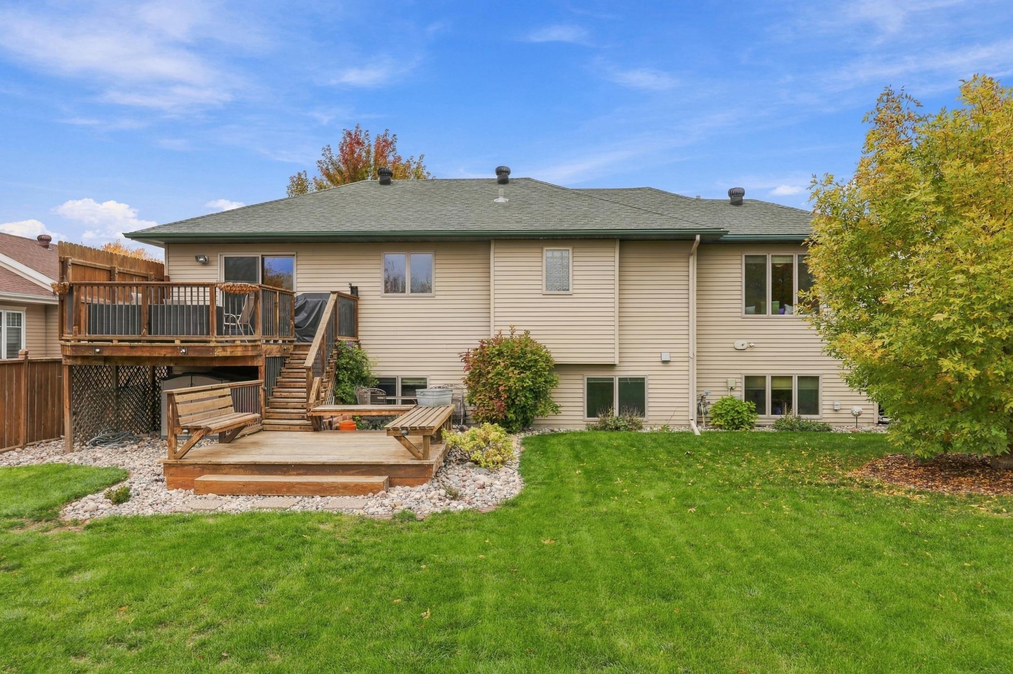 1998 single family home for sale at 1563 7th Street E in West Fargo, ND — 3 bed, 2 bath (photo 25 of 27)