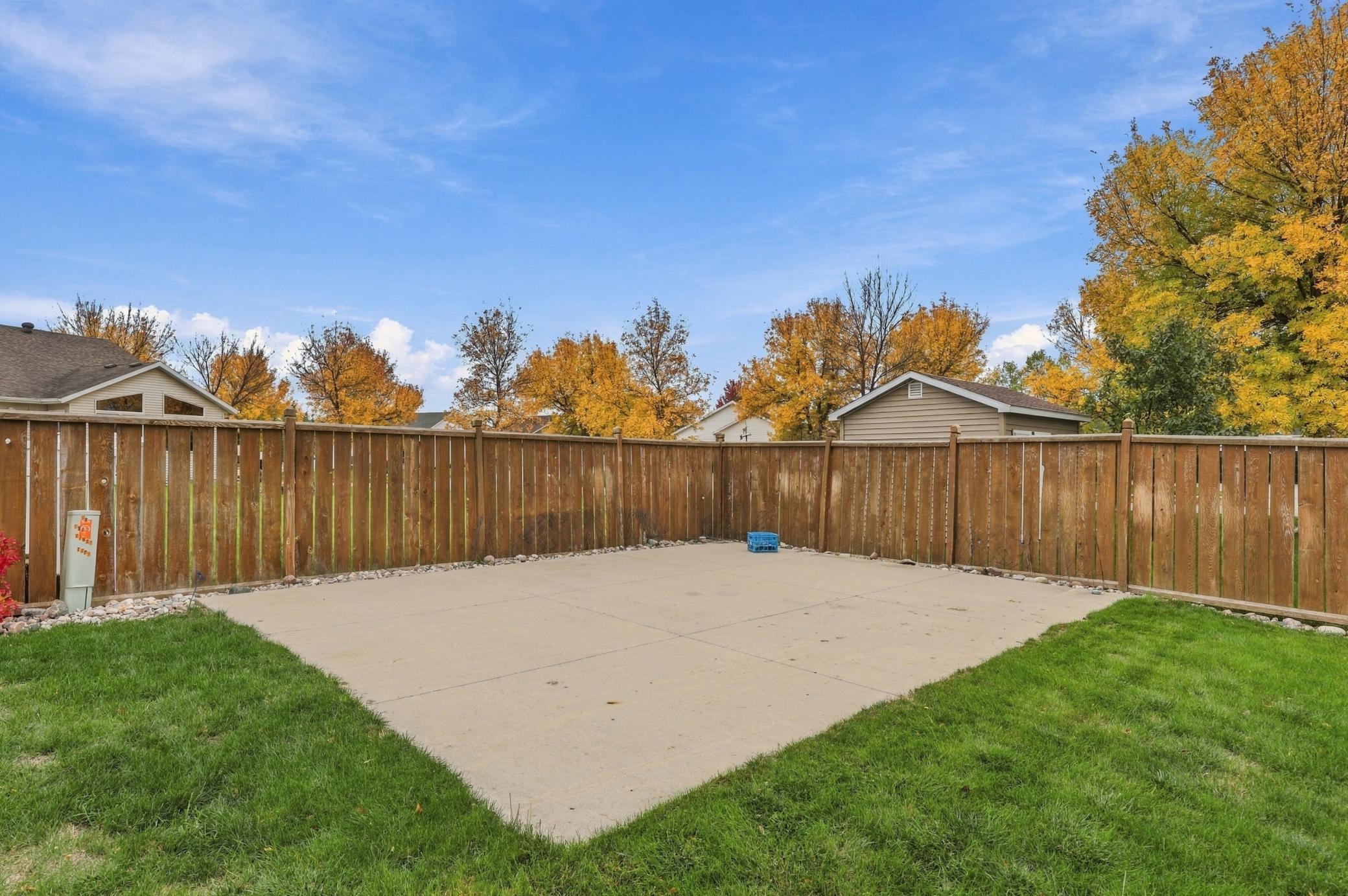 1998 single family home for sale at 1563 7th Street E in West Fargo, ND — 3 bed, 2 bath (photo 26 of 27)