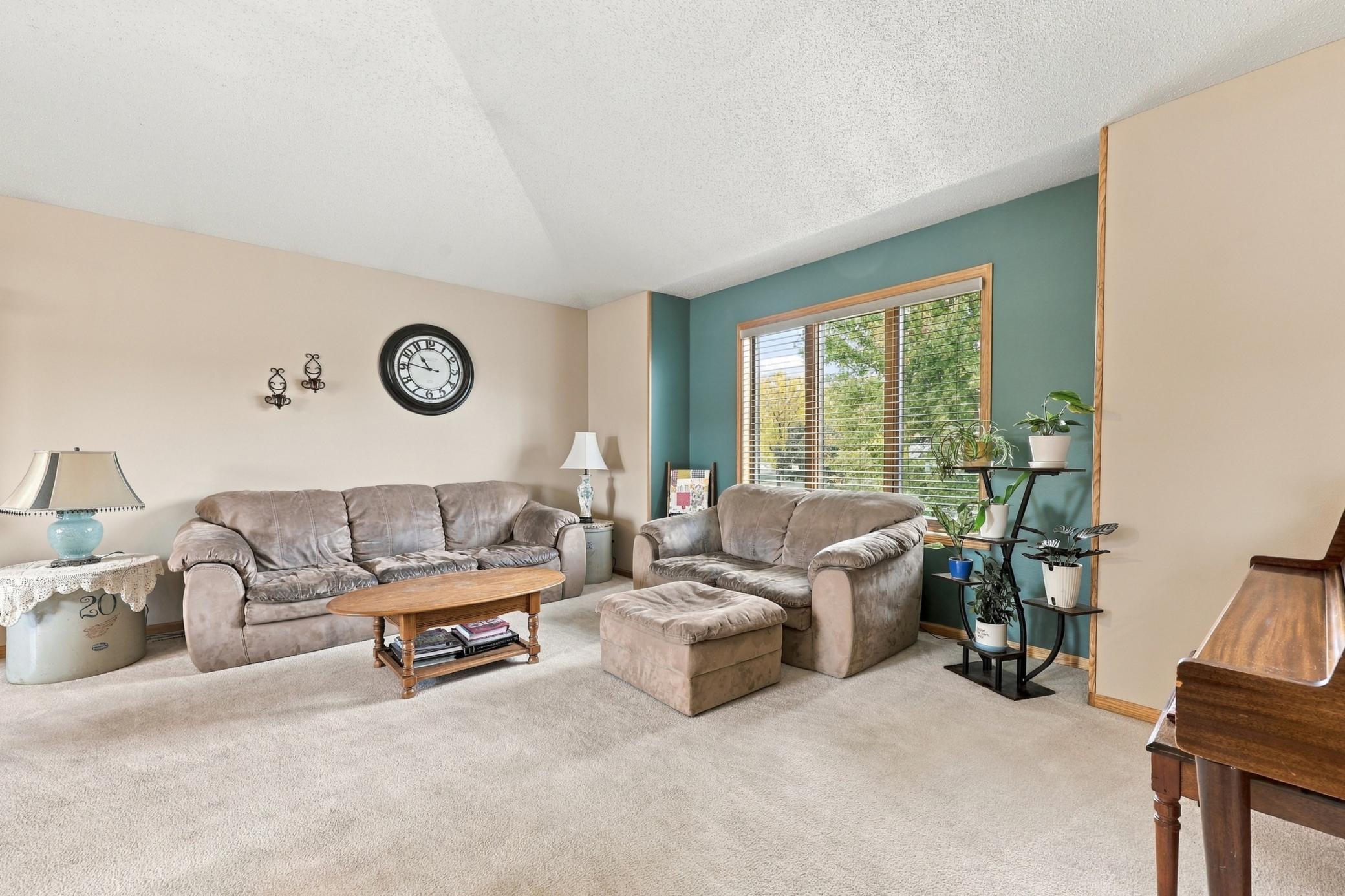 1998 single family home for sale at 1563 7th Street E in West Fargo, ND — 3 bed, 2 bath (photo 4 of 27)